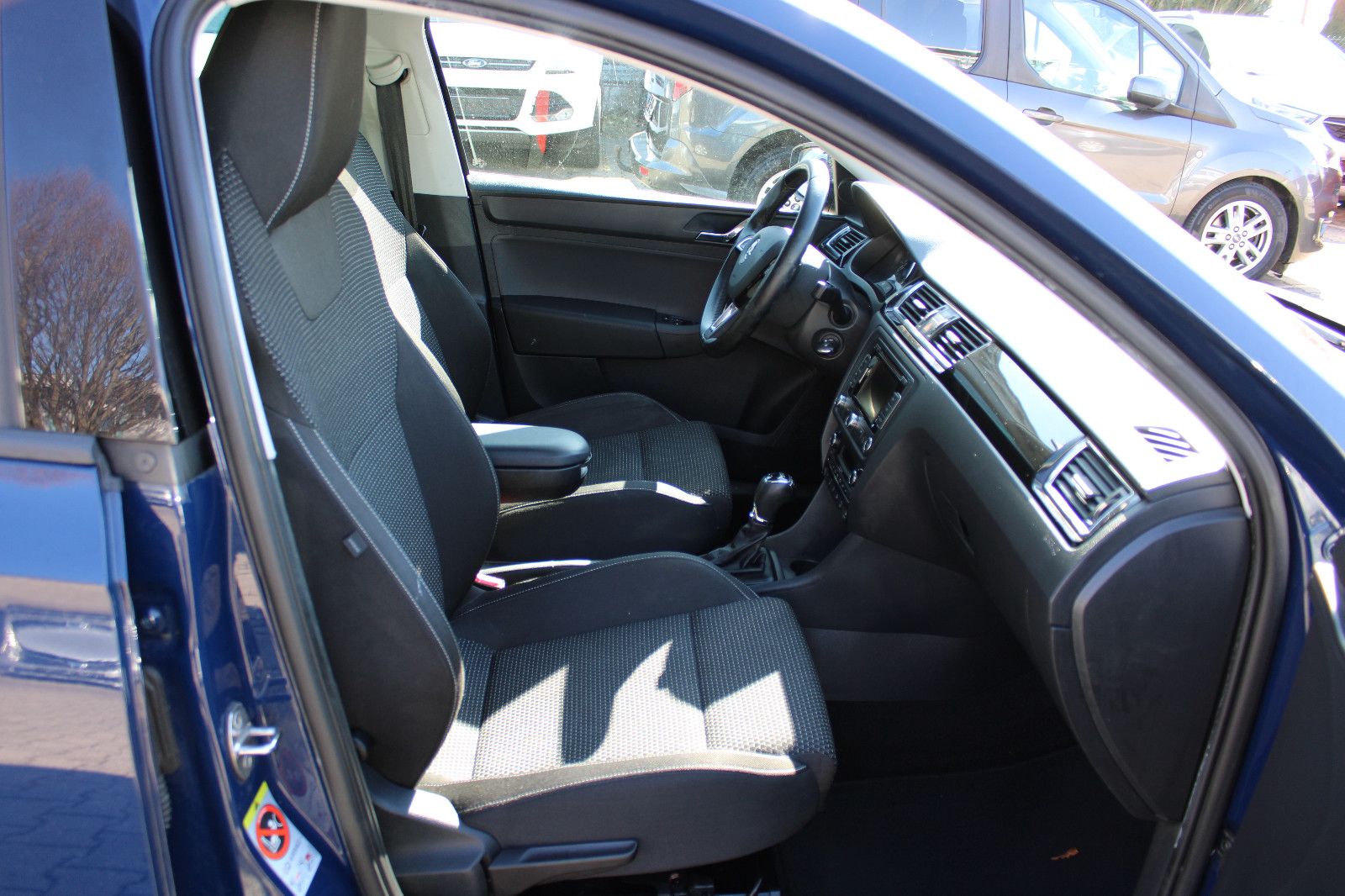 Fahrzeugabbildung SKODA Rapid 1.4 TSI DSG PDC,Navi,AHK,SHZ