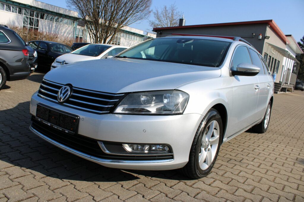 Volkswagen Passat Variant 2.0TDI DSG Navi,AHK,PDC,SHZ