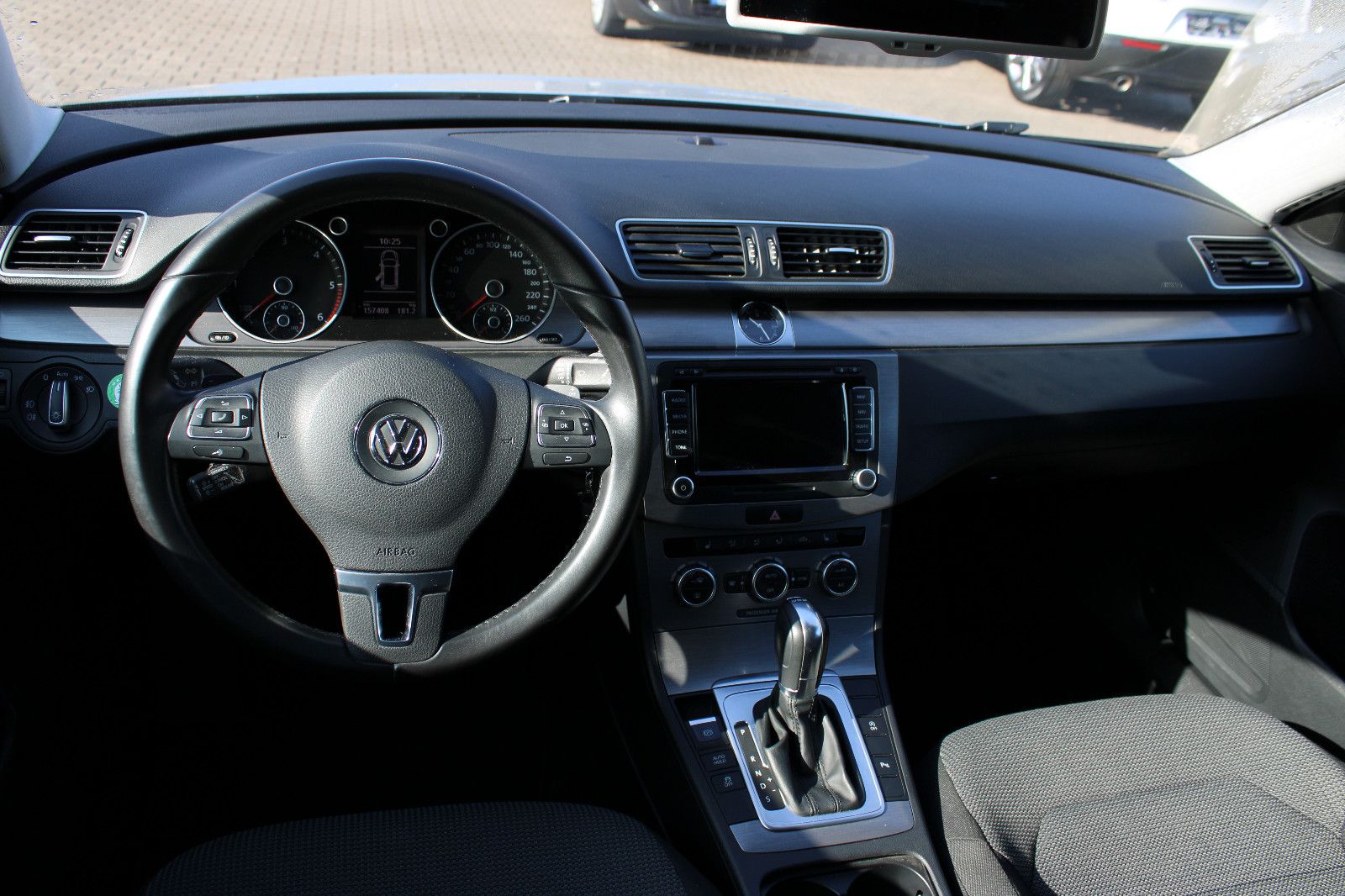 Fahrzeugabbildung Volkswagen Passat Variant 2.0TDI DSG Navi,AHK,PDC,SHZ