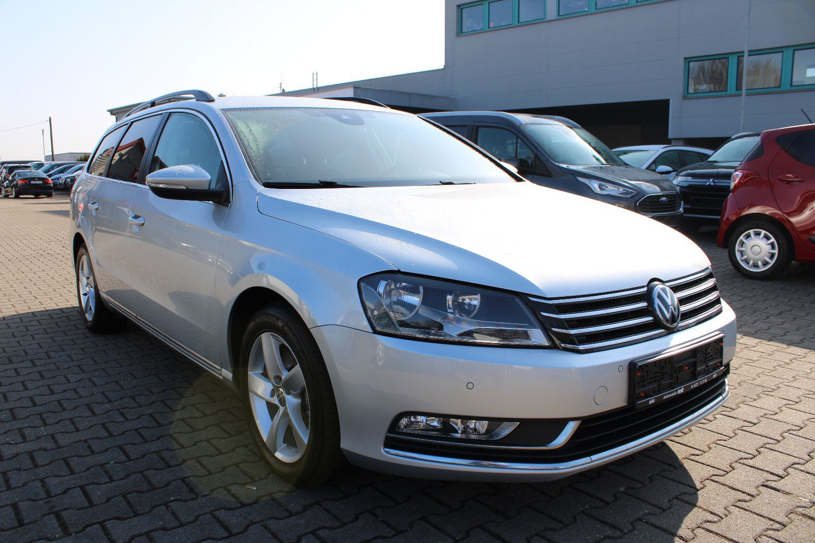 Fahrzeugabbildung Volkswagen Passat Variant 2.0TDI DSG Navi,AHK,PDC,SHZ