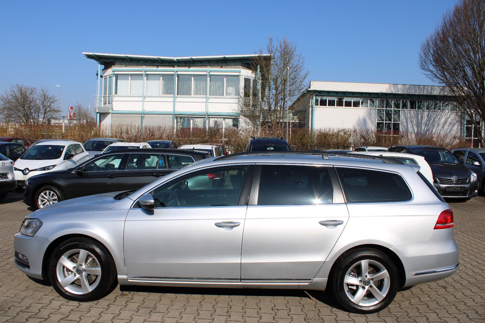 Fahrzeugabbildung Volkswagen Passat Variant 2.0TDI DSG Navi,AHK,PDC,SHZ