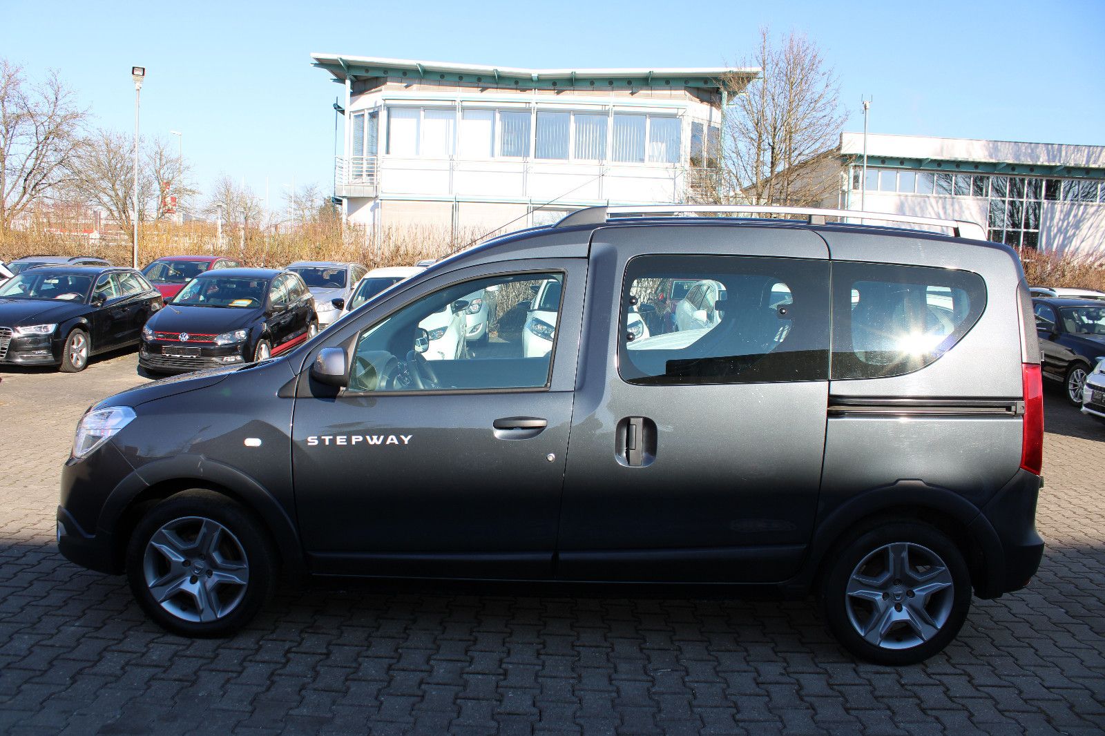 Fahrzeugabbildung Dacia Dokker Blue dCi 95 Stepway Navi,PDC,SHZ,Kamera