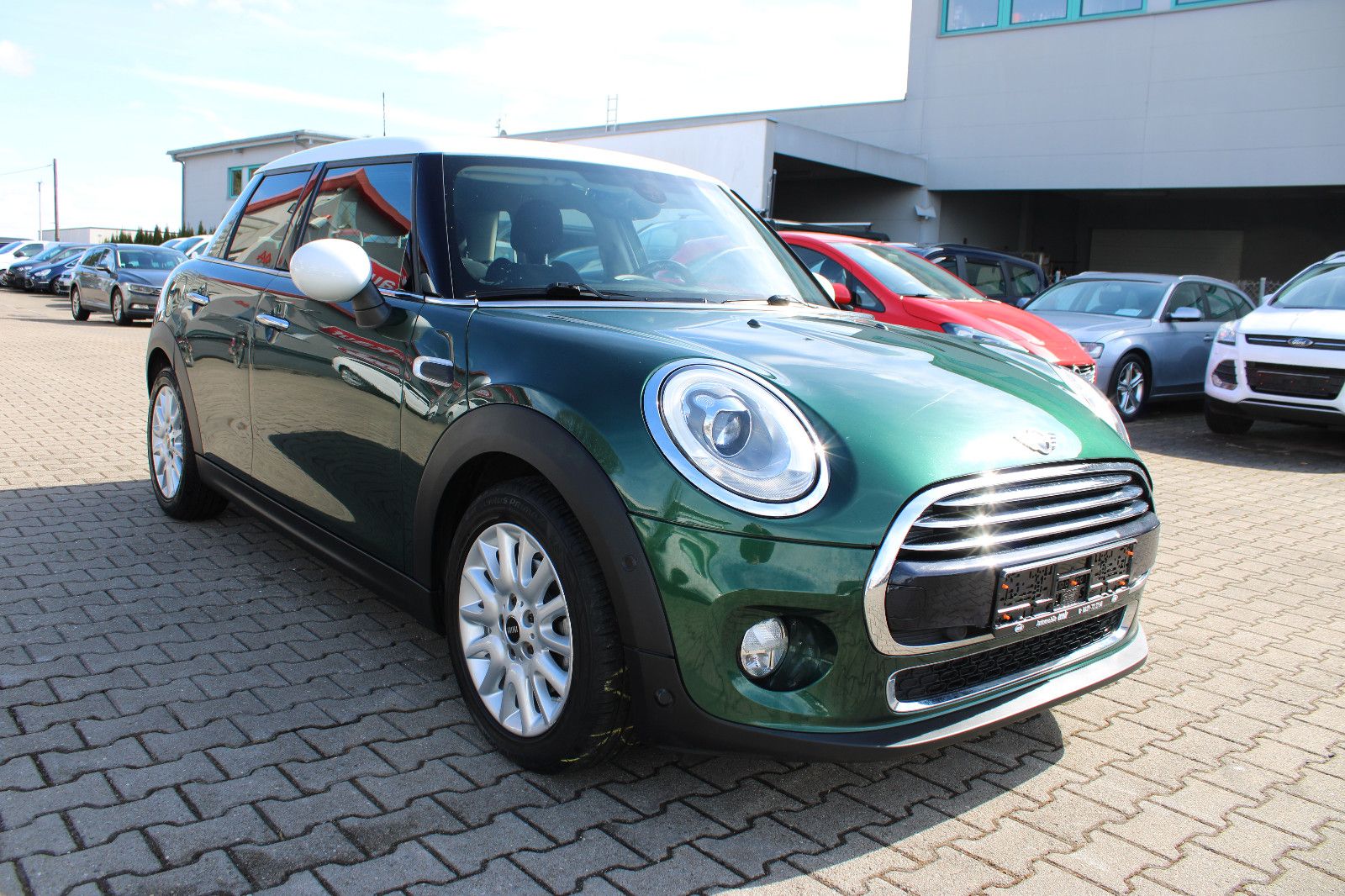 Fahrzeugabbildung MINI Cooper Automatik,PDC,Navi,Leder,LED,SHZ