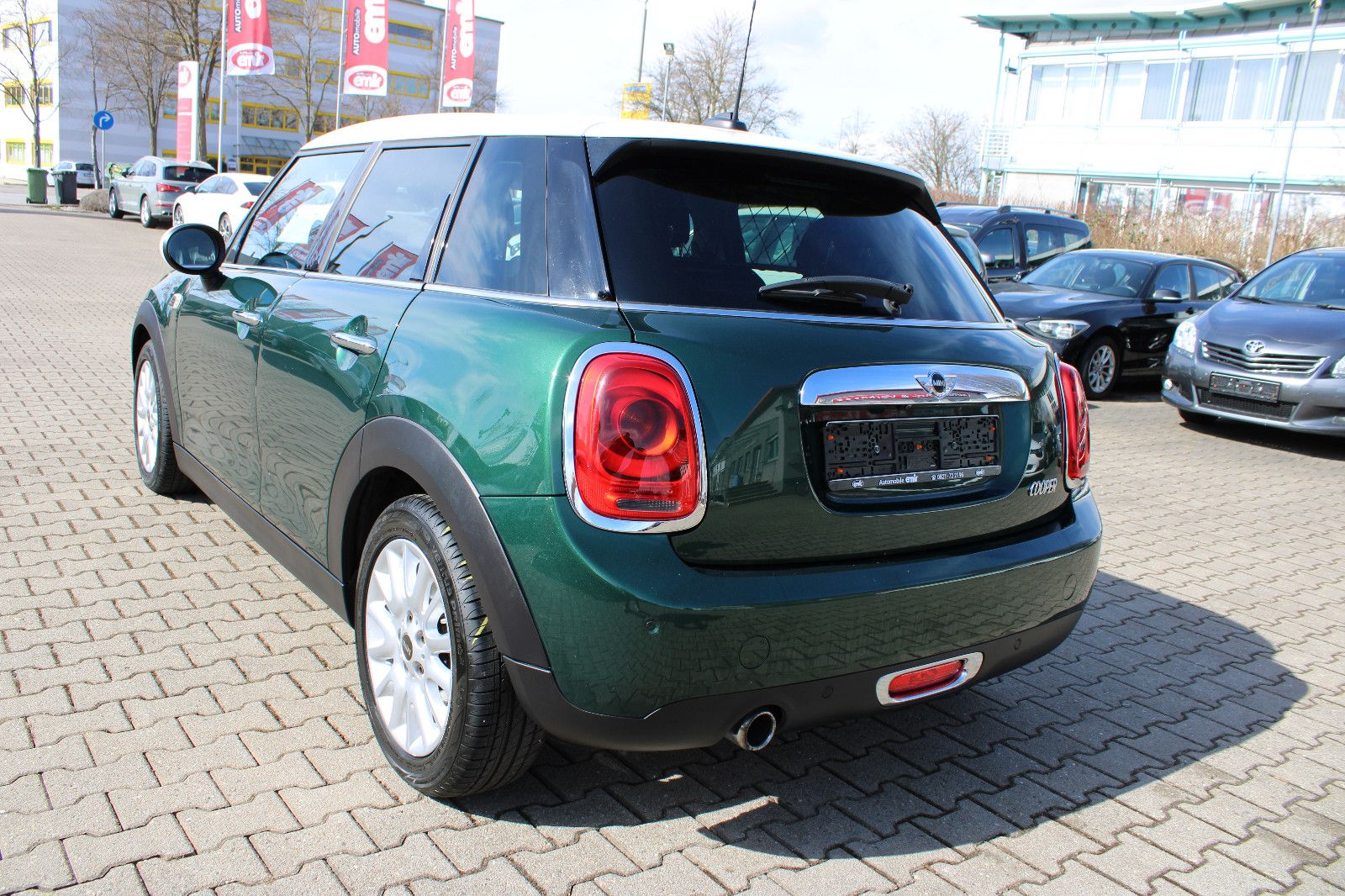 Fahrzeugabbildung MINI Cooper Automatik,PDC,Navi,Leder,LED,SHZ