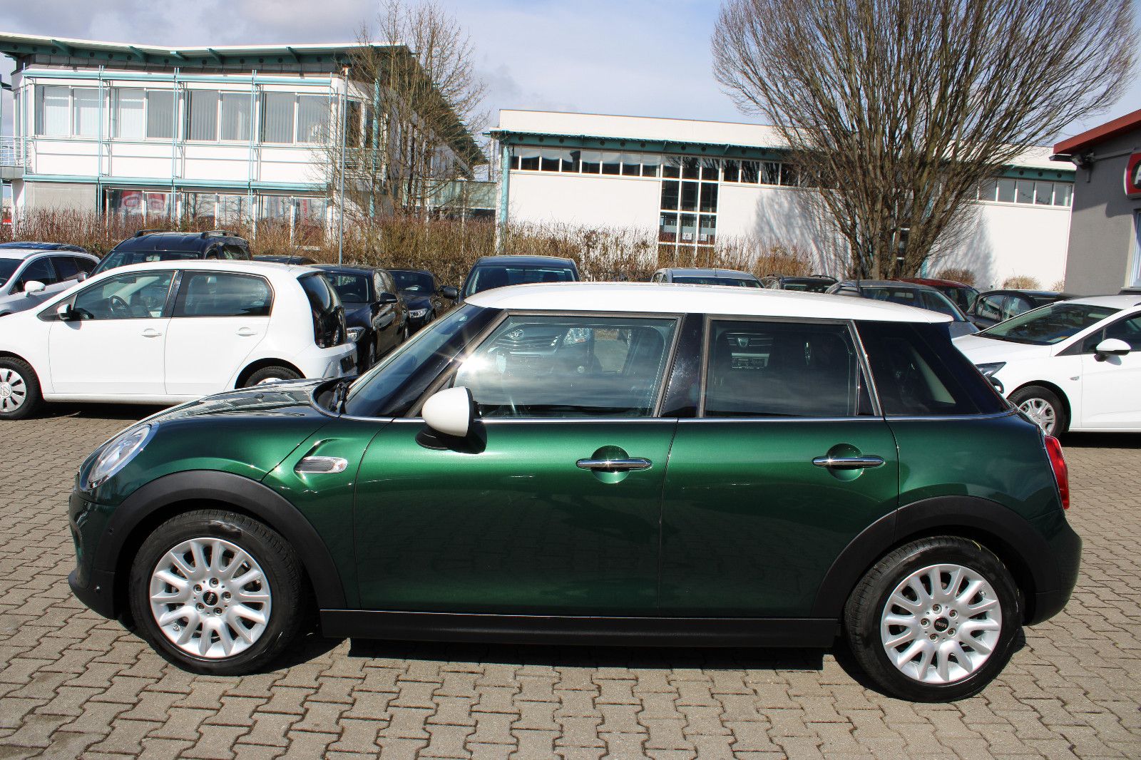 Fahrzeugabbildung MINI Cooper Automatik,PDC,Navi,Leder,LED,SHZ