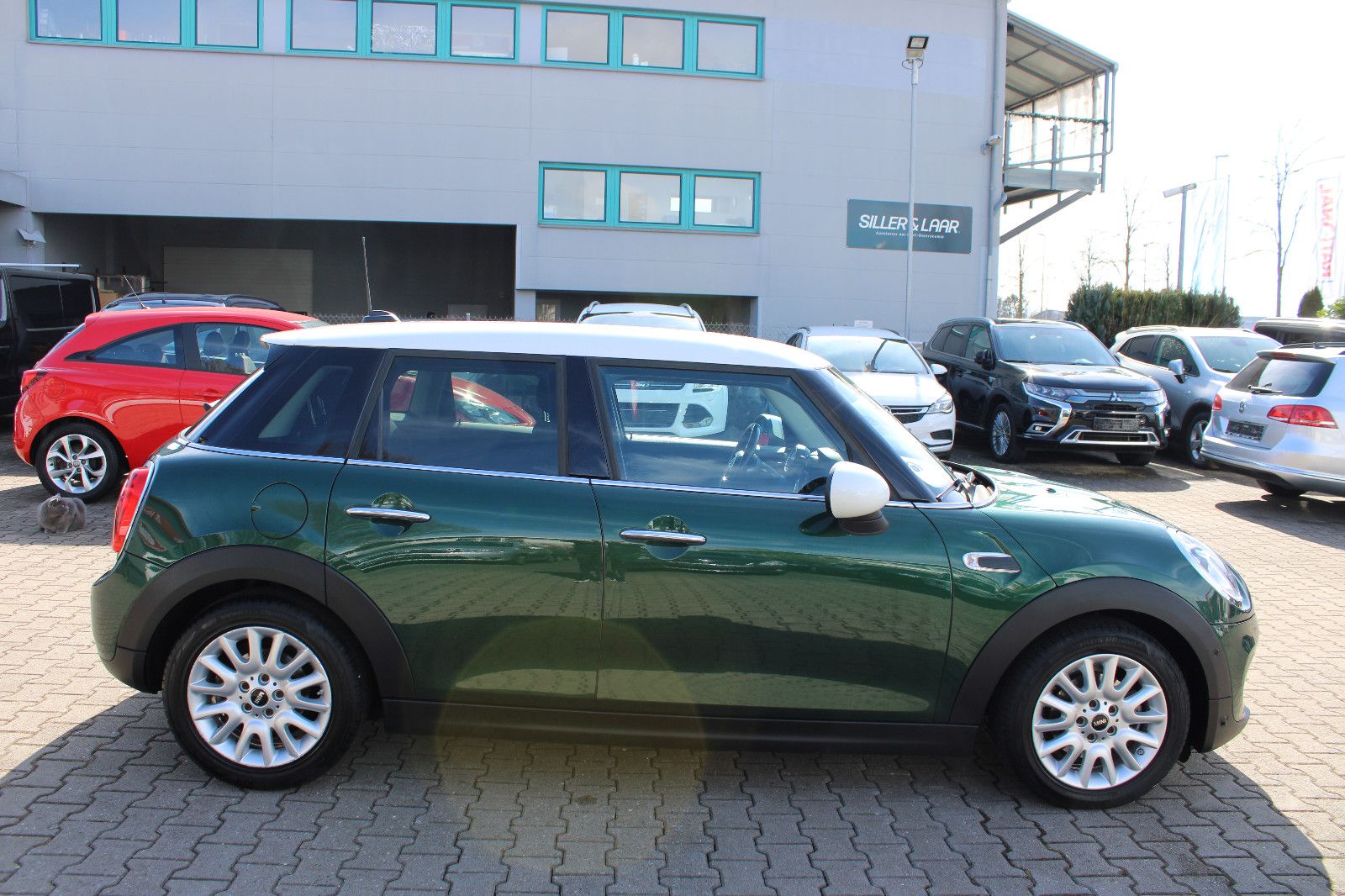 Fahrzeugabbildung MINI Cooper Automatik,PDC,Navi,Leder,LED,SHZ