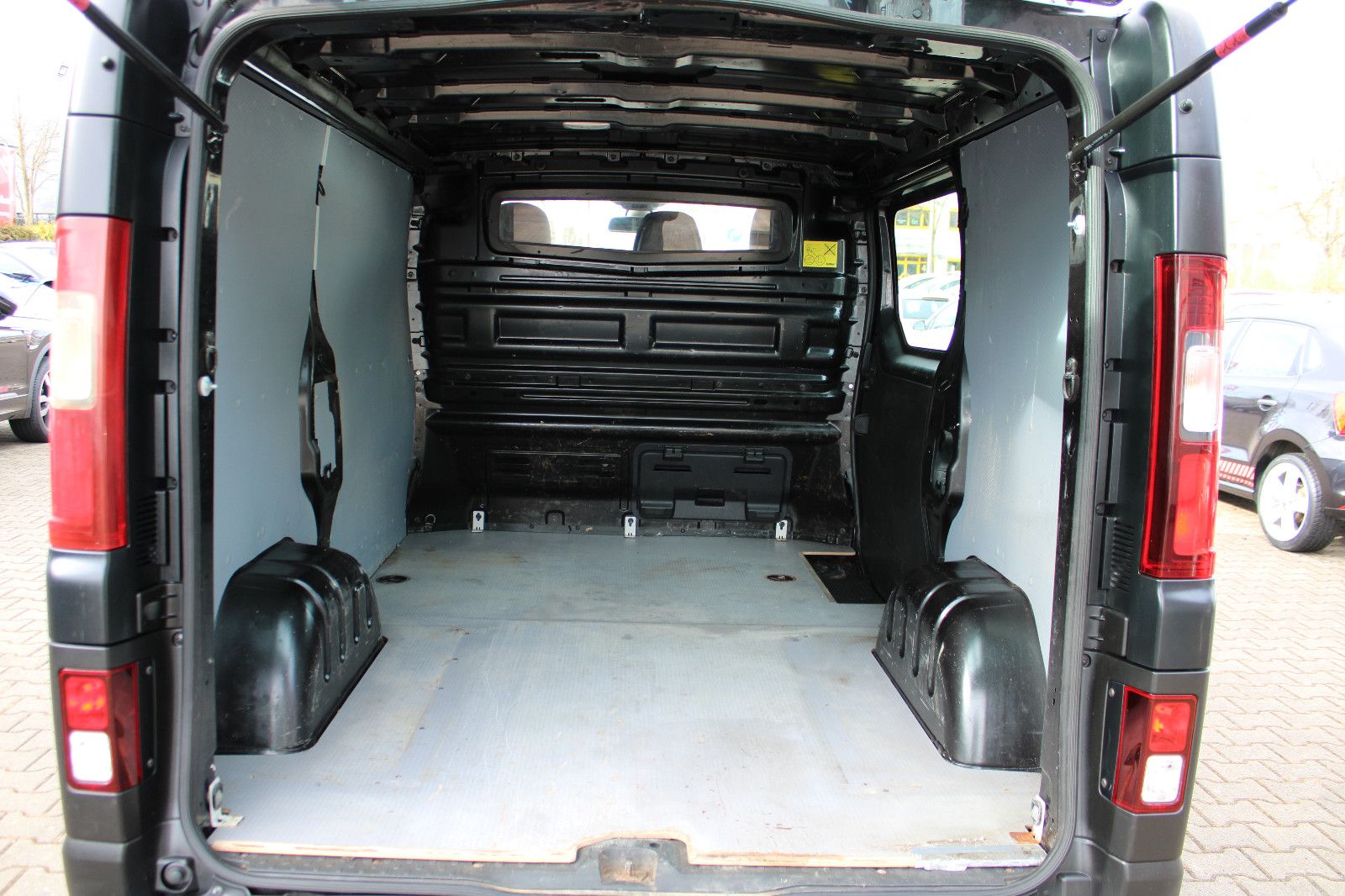 Fahrzeugabbildung Opel Vivaro 1.6CDTI Kasten 3.Sitzer AHK,PDC,Standheiz