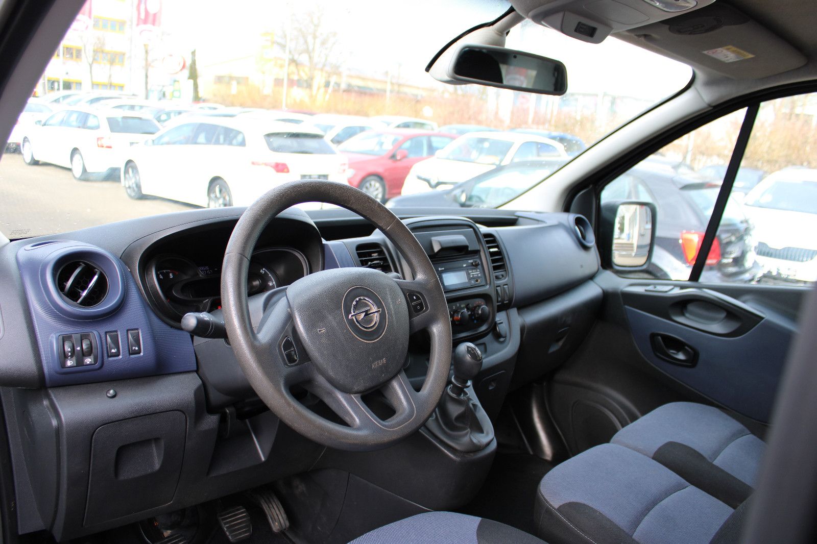 Fahrzeugabbildung Opel Vivaro 1.6CDTI Kasten 3.Sitzer AHK,PDC,Standheiz