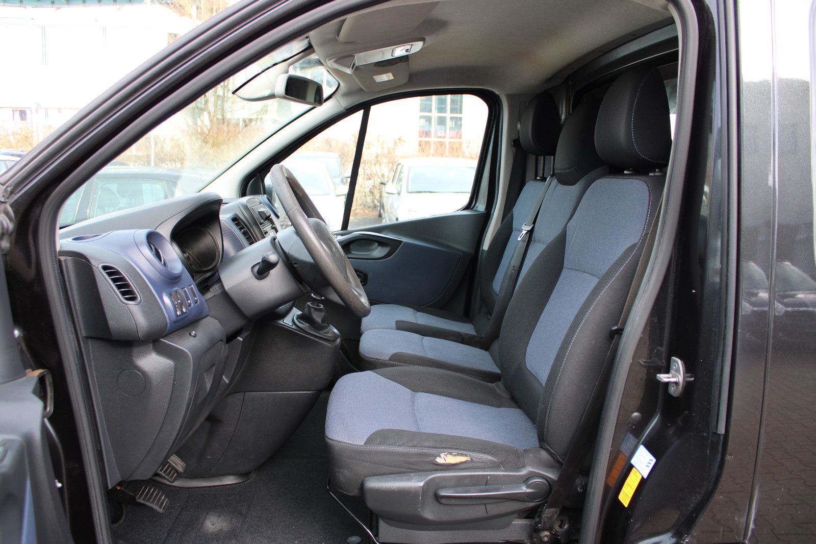Fahrzeugabbildung Opel Vivaro 1.6CDTI Kasten 3.Sitzer AHK,PDC,Standheiz