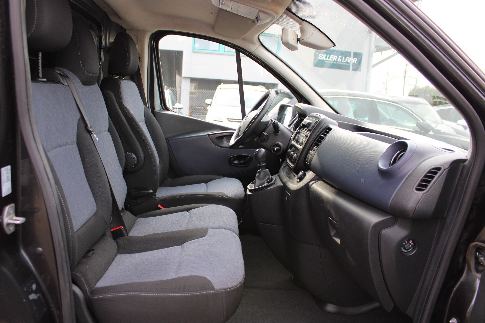 Fahrzeugabbildung Opel Vivaro 1.6CDTI Kasten 3.Sitzer AHK,PDC,Standheiz