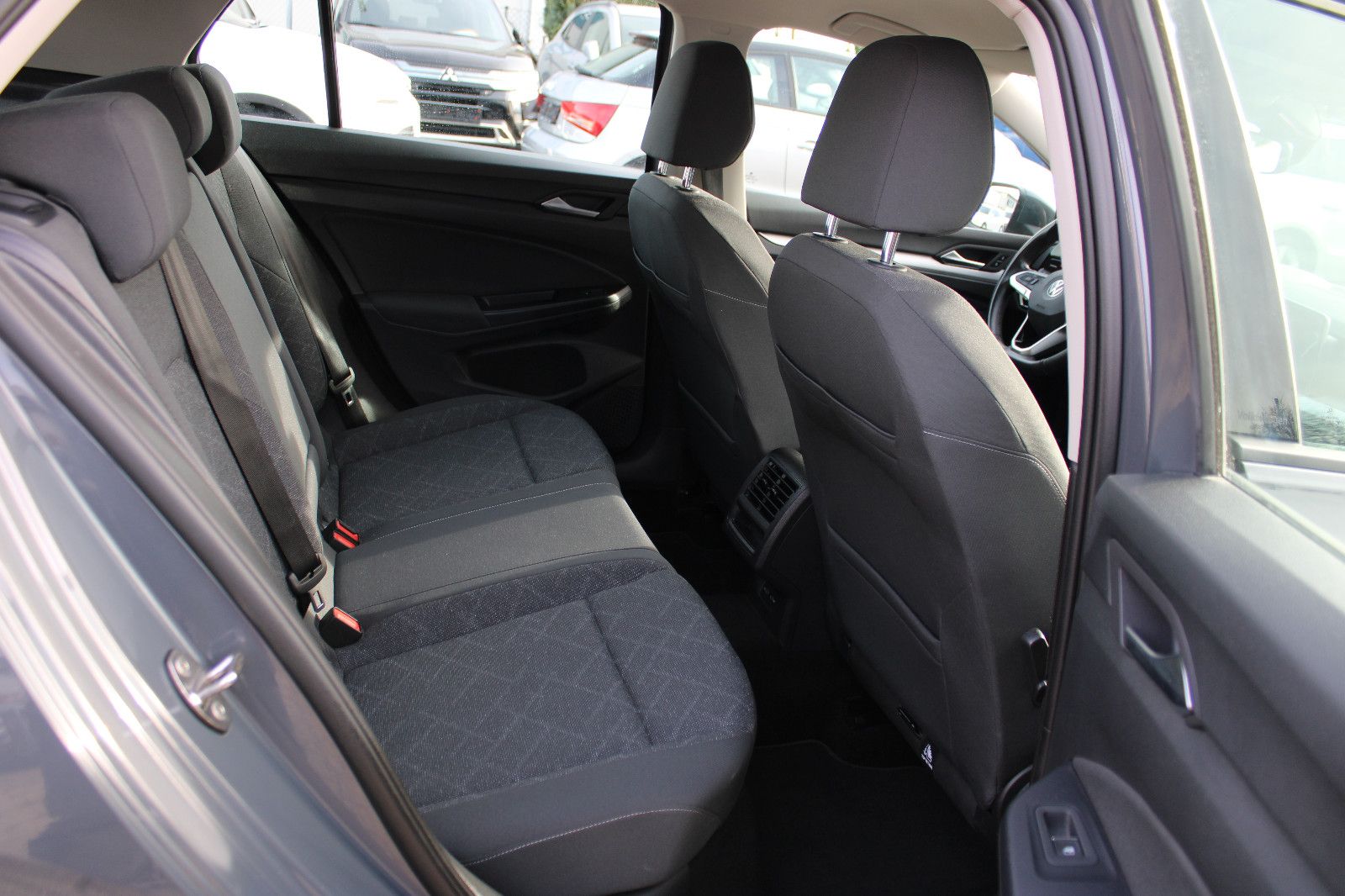 Fahrzeugabbildung Volkswagen Golf 1.5 TSI VIII Navi,AHK,PDC,SHZ,LHZ,LED