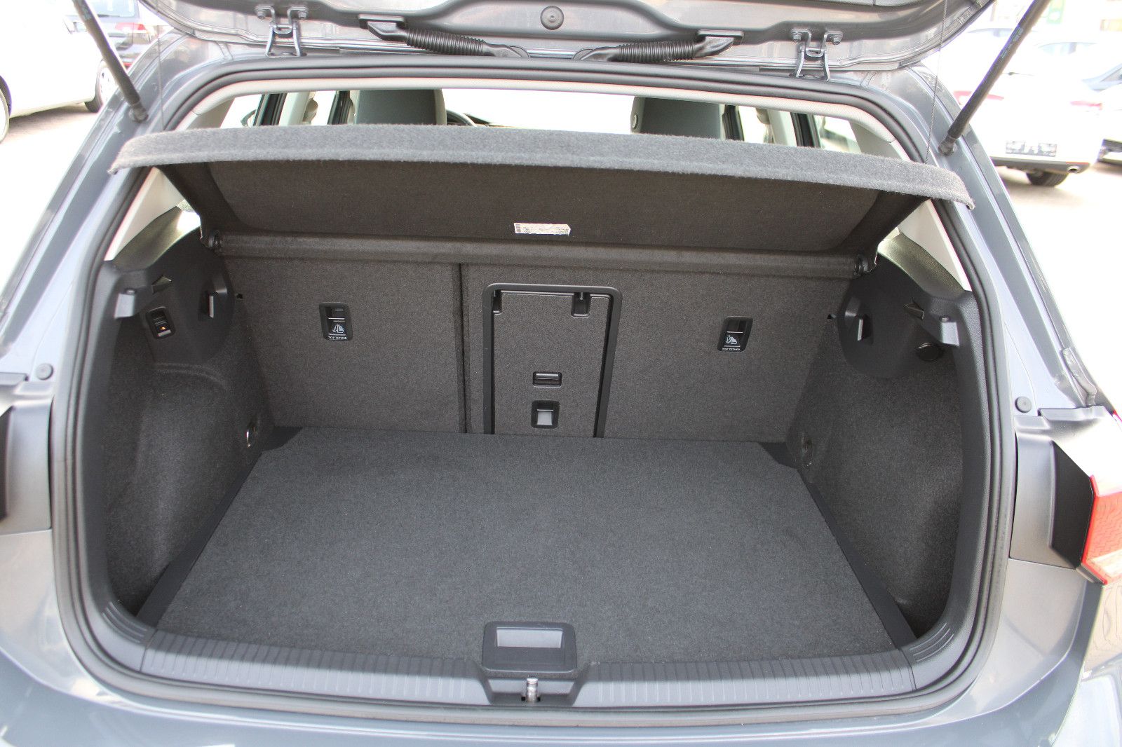 Fahrzeugabbildung Volkswagen Golf 1.5 TSI VIII Navi,AHK,PDC,SHZ,LHZ,LED