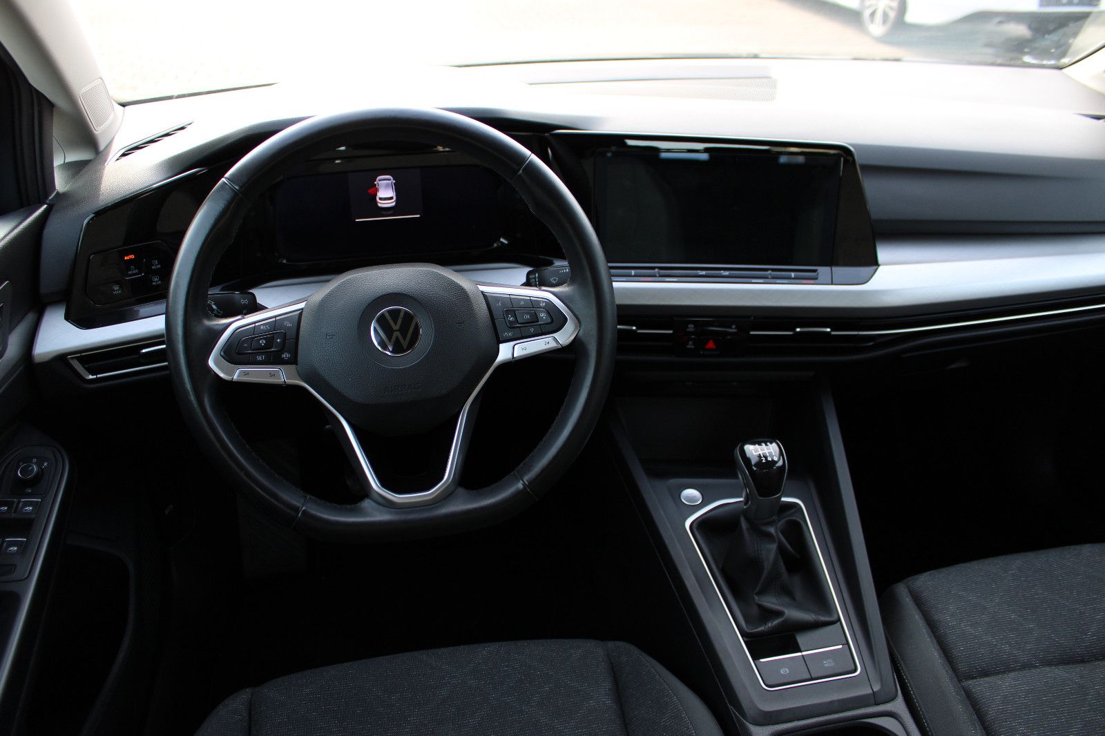 Fahrzeugabbildung Volkswagen Golf 1.5 TSI VIII Navi,AHK,PDC,SHZ,LHZ,LED