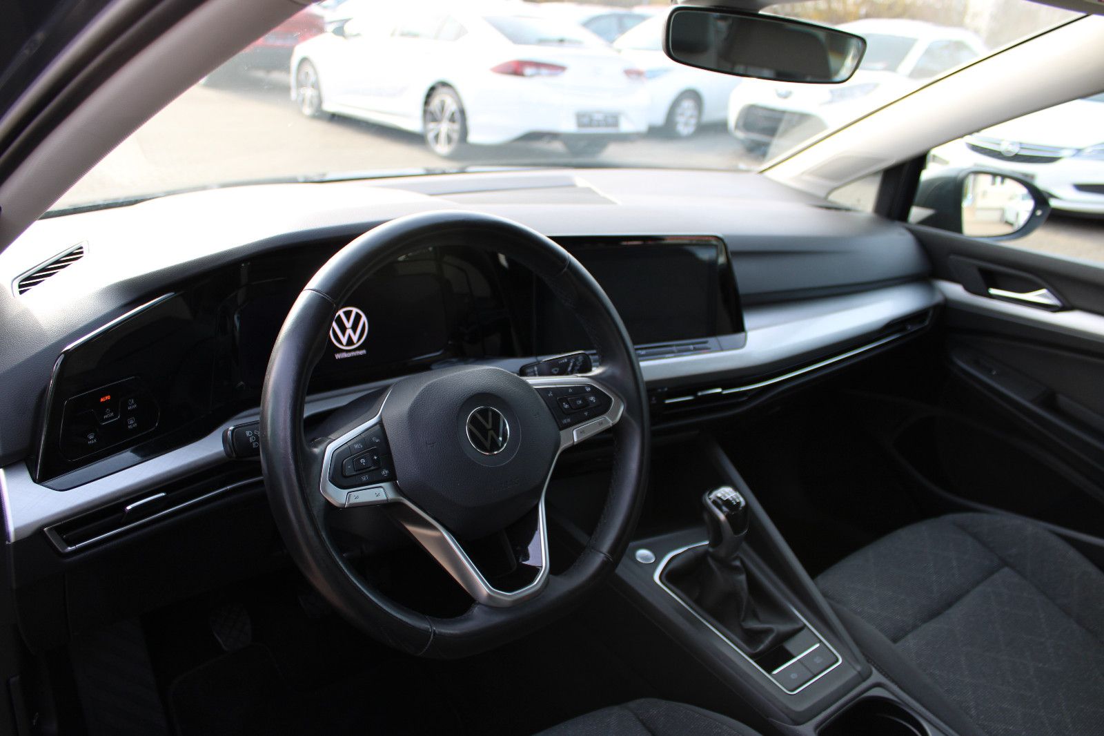 Fahrzeugabbildung Volkswagen Golf 1.5 TSI VIII Navi,AHK,PDC,SHZ,LHZ,LED