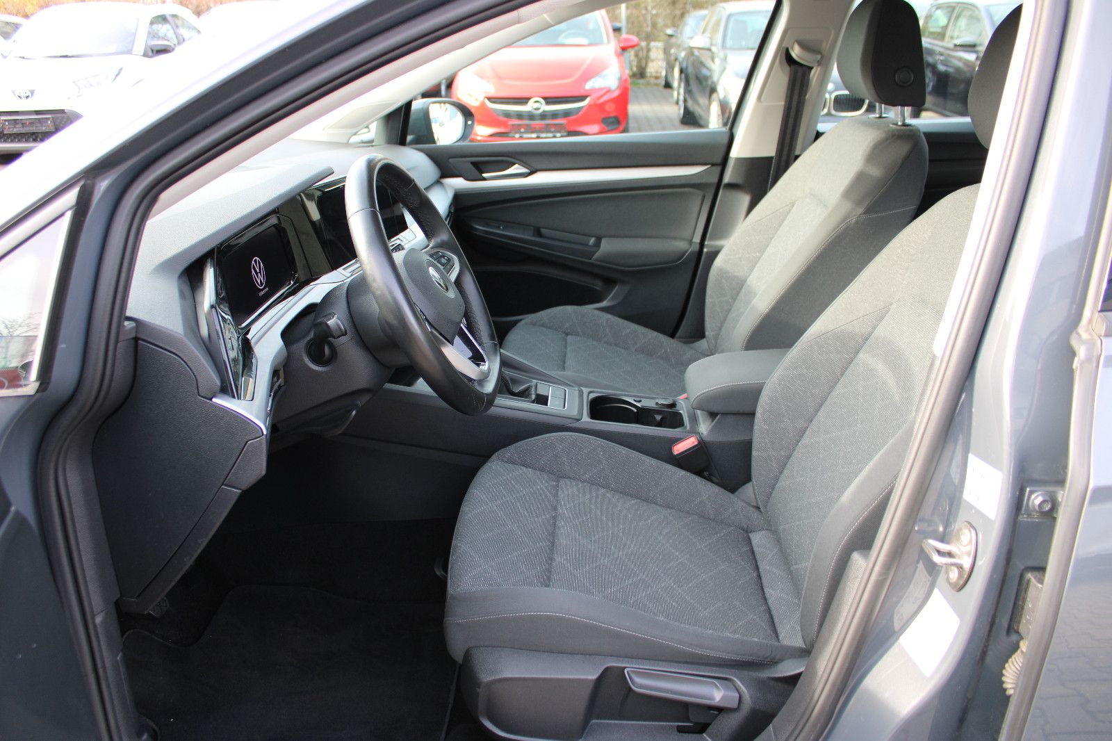 Fahrzeugabbildung Volkswagen Golf 1.5 TSI VIII Navi,AHK,PDC,SHZ,LHZ,LED