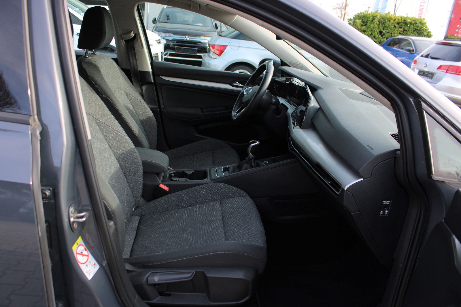 Fahrzeugabbildung Volkswagen Golf 1.5 TSI VIII Navi,AHK,PDC,SHZ,LHZ,LED