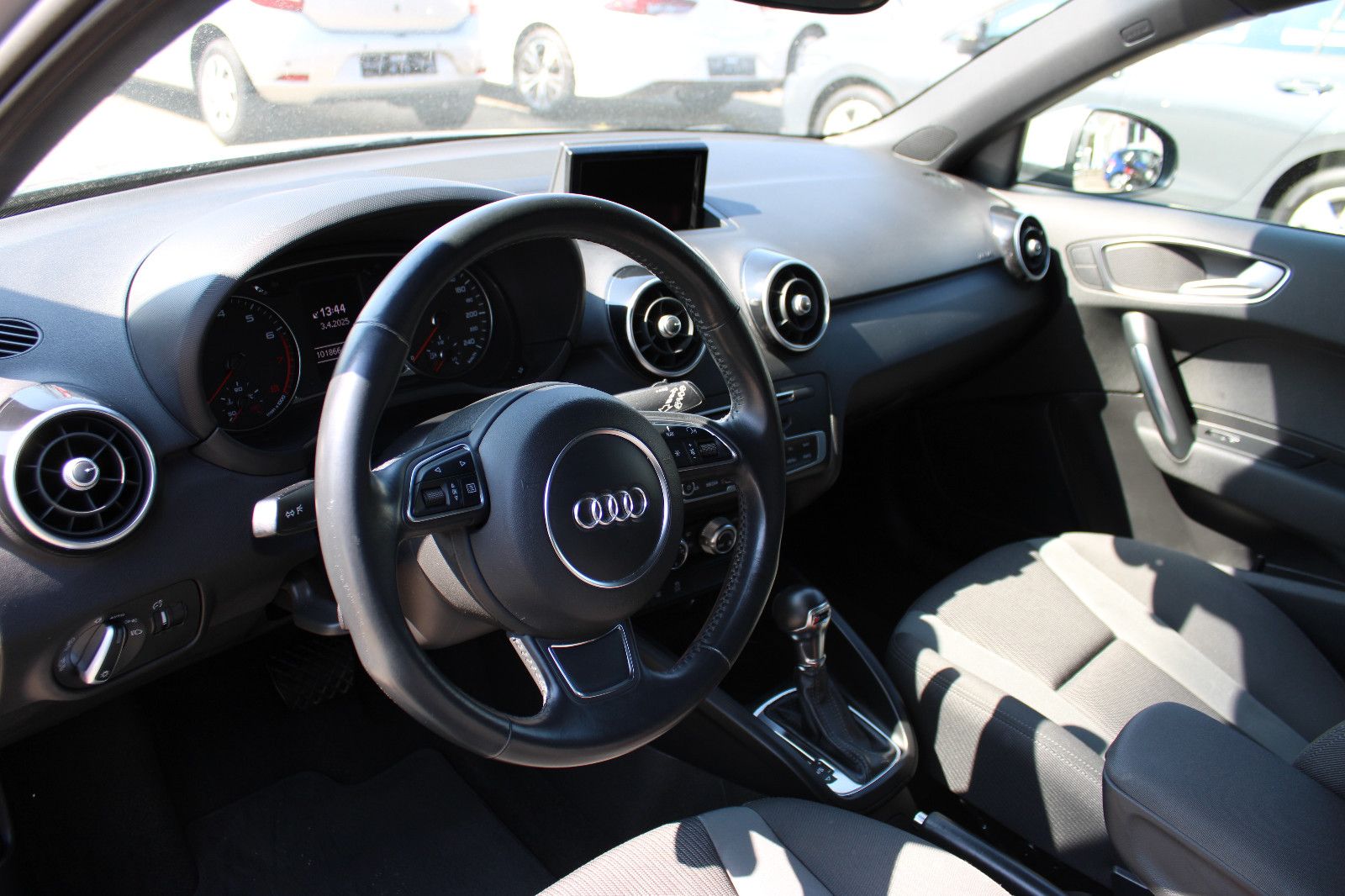 Fahrzeugabbildung Audi A1 1.0 TFSI ultra S tronic S-line Sportback