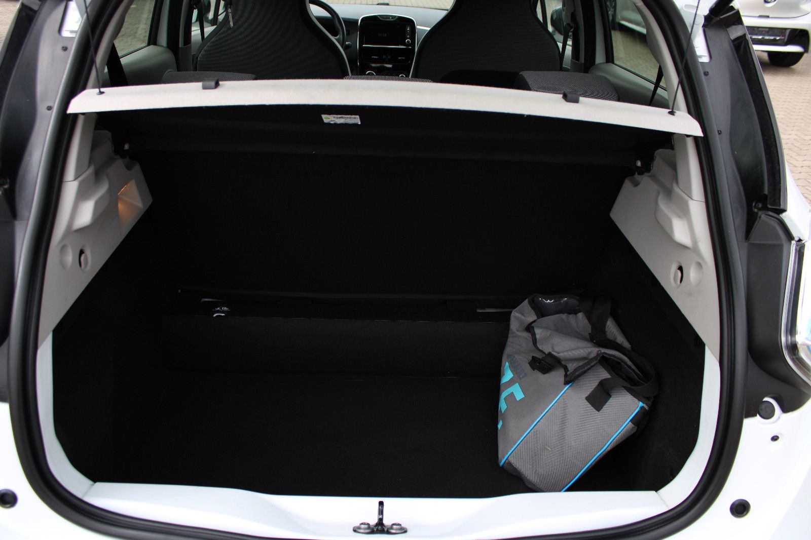 Fahrzeugabbildung Renault ZOE Life inkl. Batterie Kamera,Klimaautom. Navi