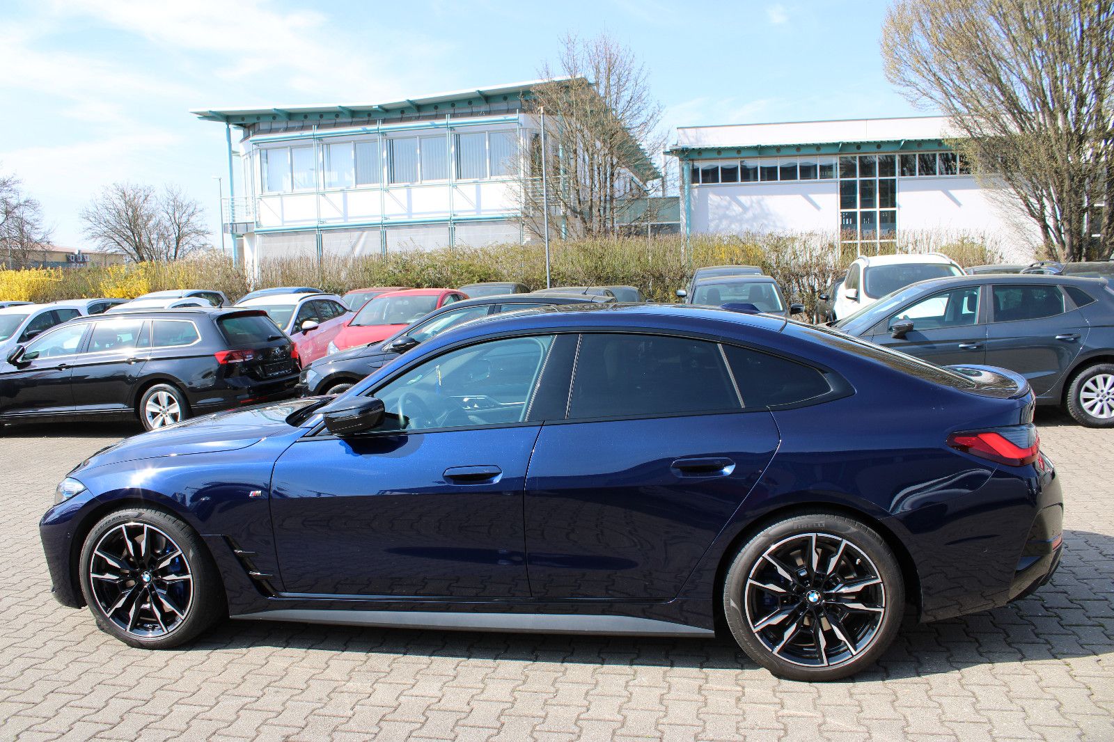 Fahrzeugabbildung BMW M440i xDrive Gran Coupé Sportsitze,Schiebedach
