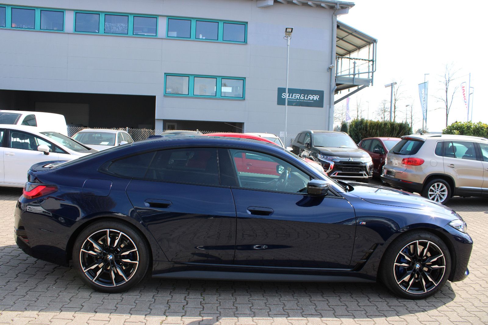 Fahrzeugabbildung BMW M440i xDrive Gran Coupé Sportsitze,Schiebedach