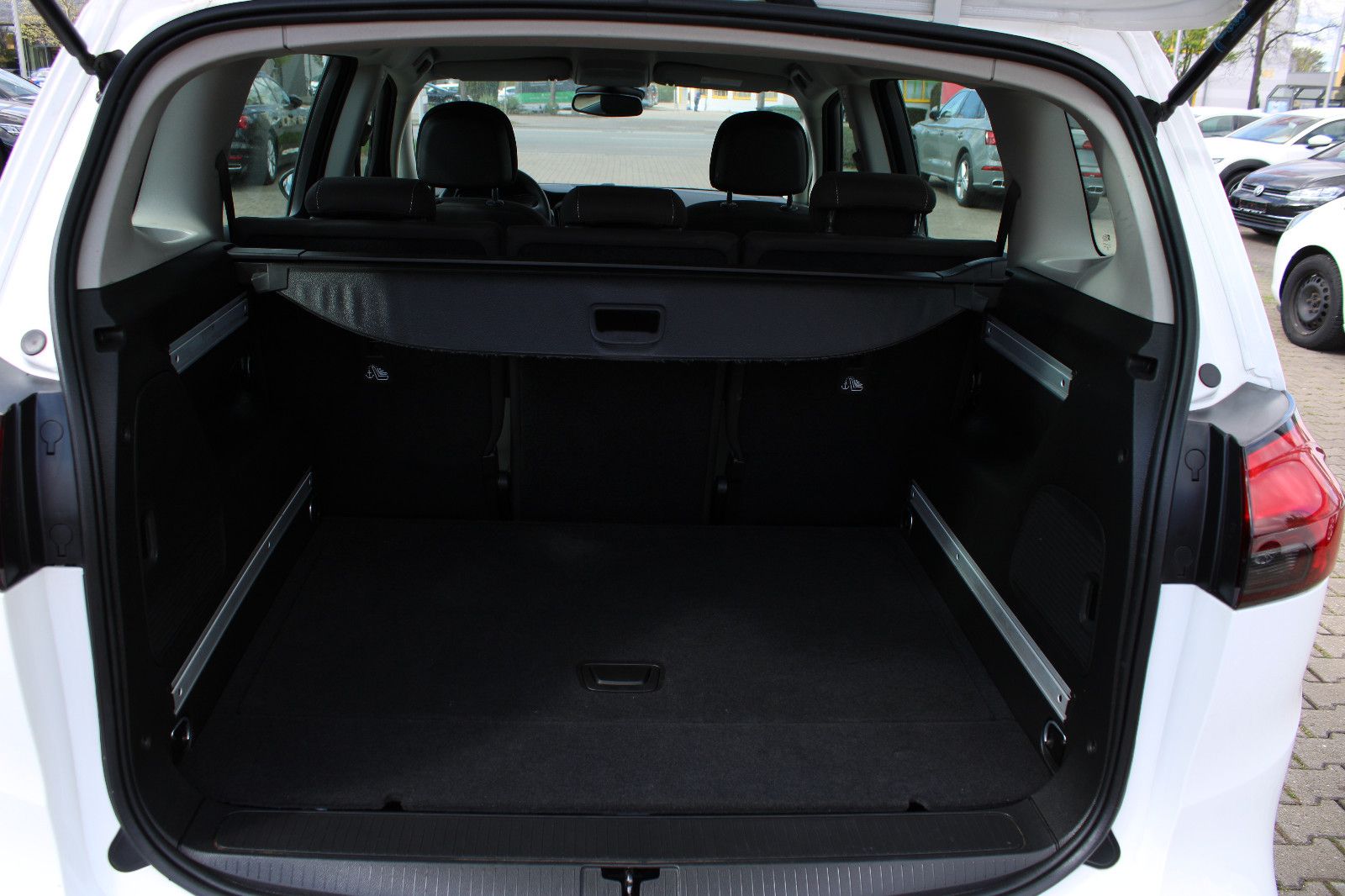 Fahrzeugabbildung Opel Zafira 2.0 CDTI Automatik,PDC,Navi,Kamera,AppleC