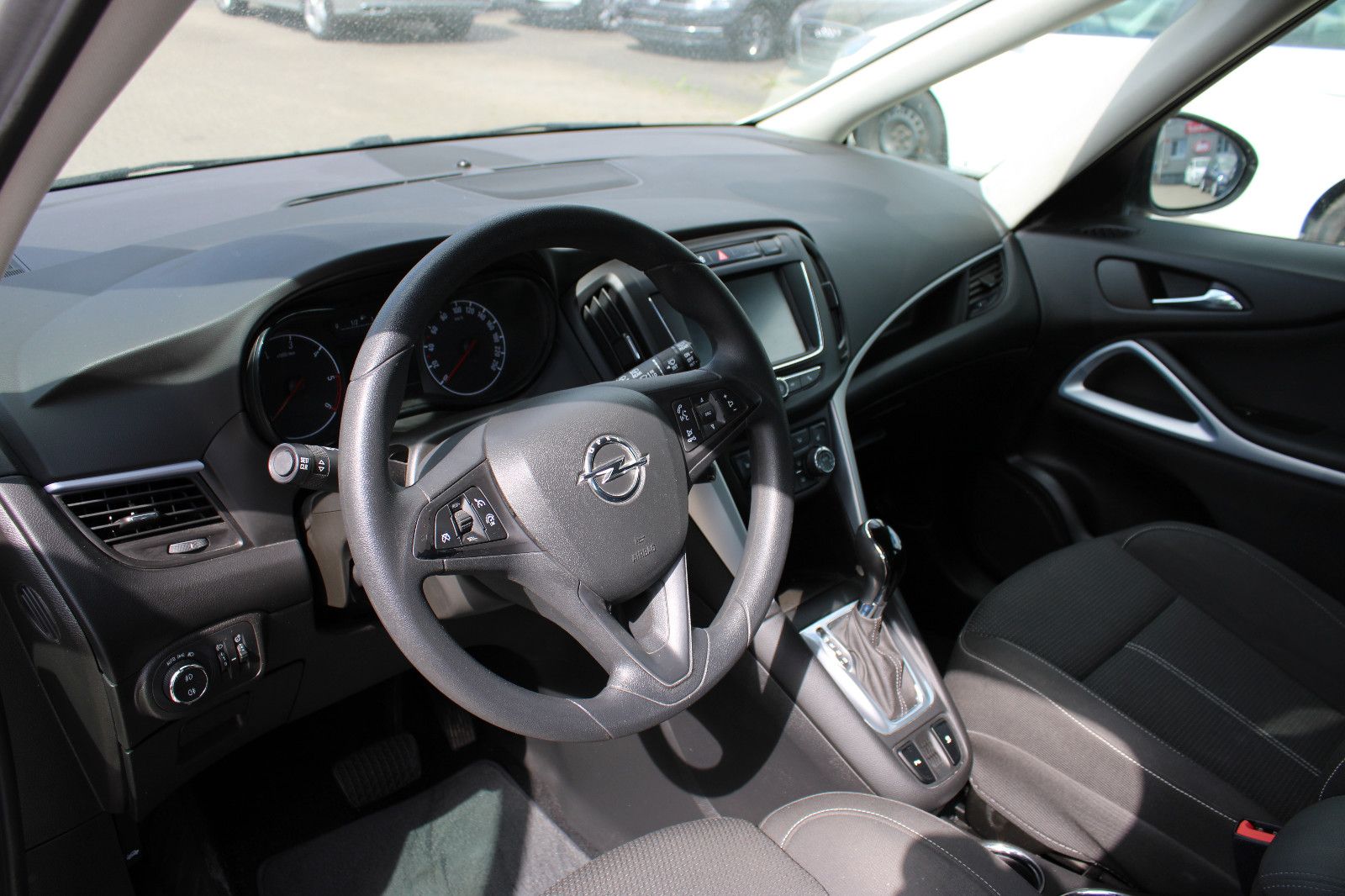 Fahrzeugabbildung Opel Zafira 2.0 CDTI Automatik,PDC,Navi,Kamera,AppleC
