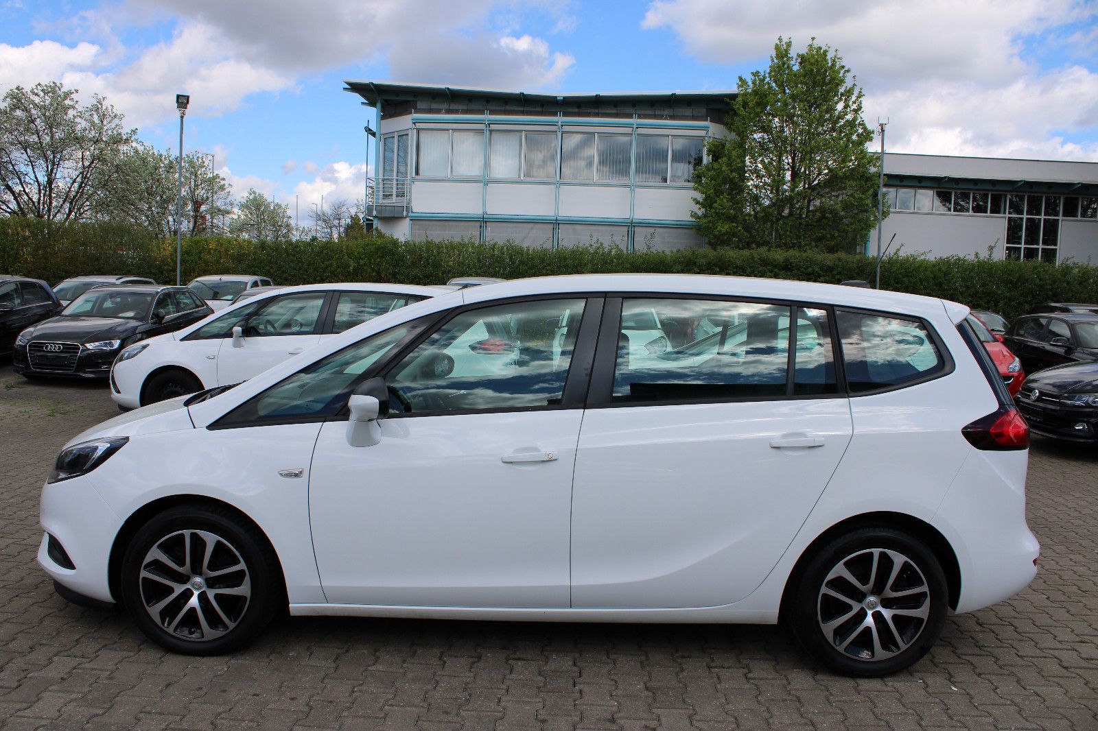 Fahrzeugabbildung Opel Zafira 2.0 CDTI Automatik,PDC,Navi,Kamera,AppleC