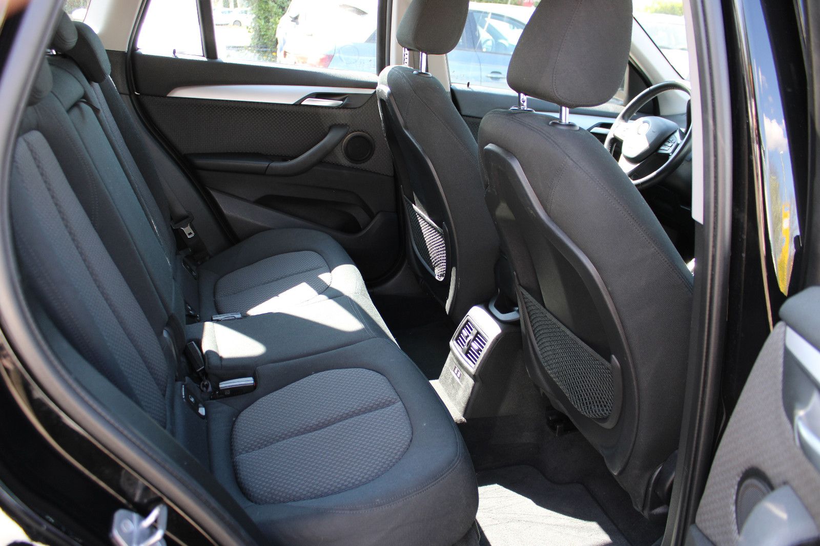 Fahrzeugabbildung BMW X1 xDrive20i Automatik Navi,PDC,SHZ,LED,17 Zoll