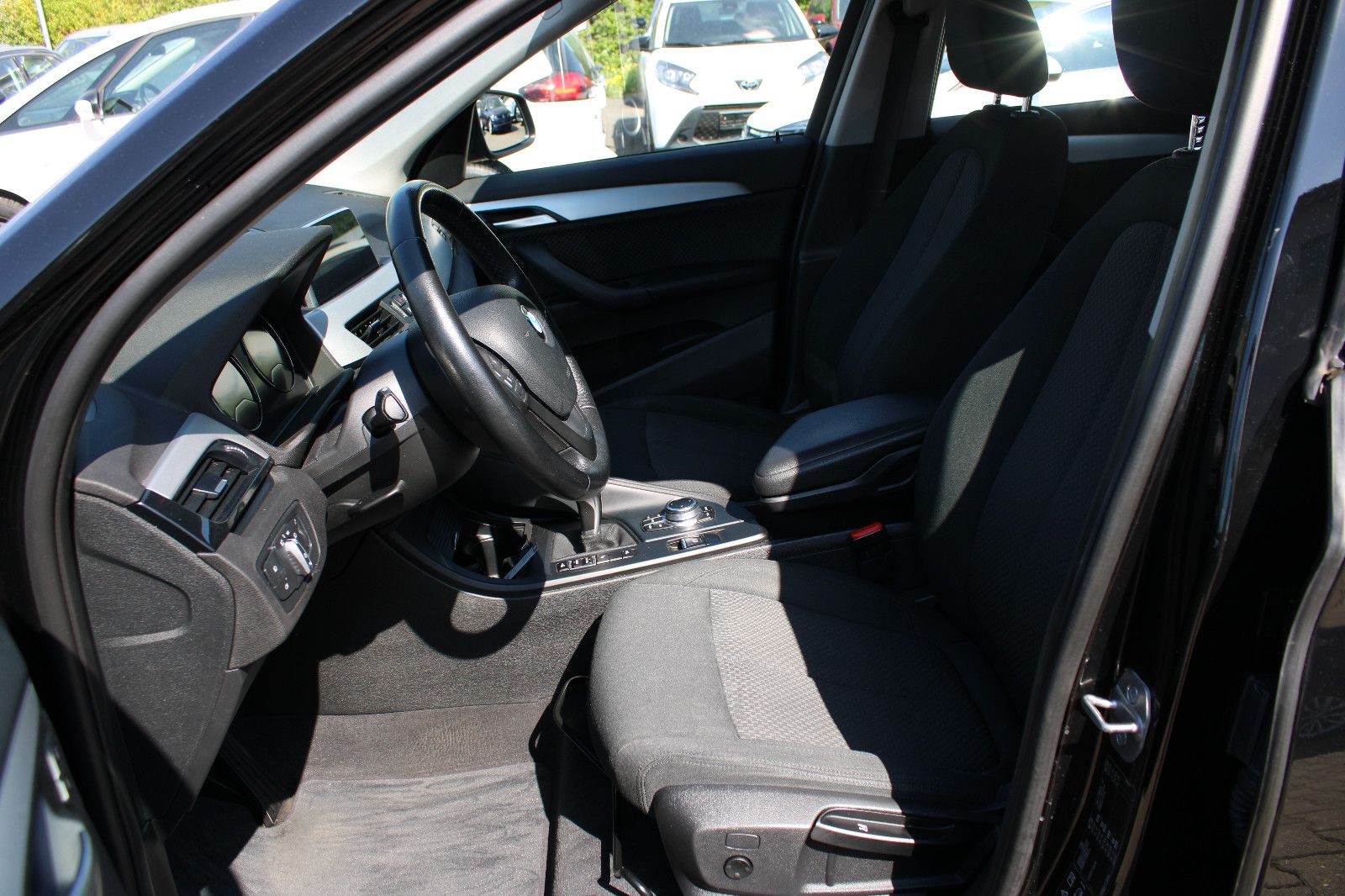 Fahrzeugabbildung BMW X1 xDrive20i Automatik Navi,PDC,SHZ,LED,17 Zoll
