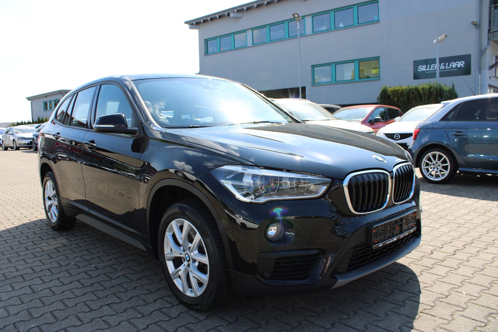 Fahrzeugabbildung BMW X1 xDrive20i Automatik Navi,PDC,SHZ,LED,17 Zoll