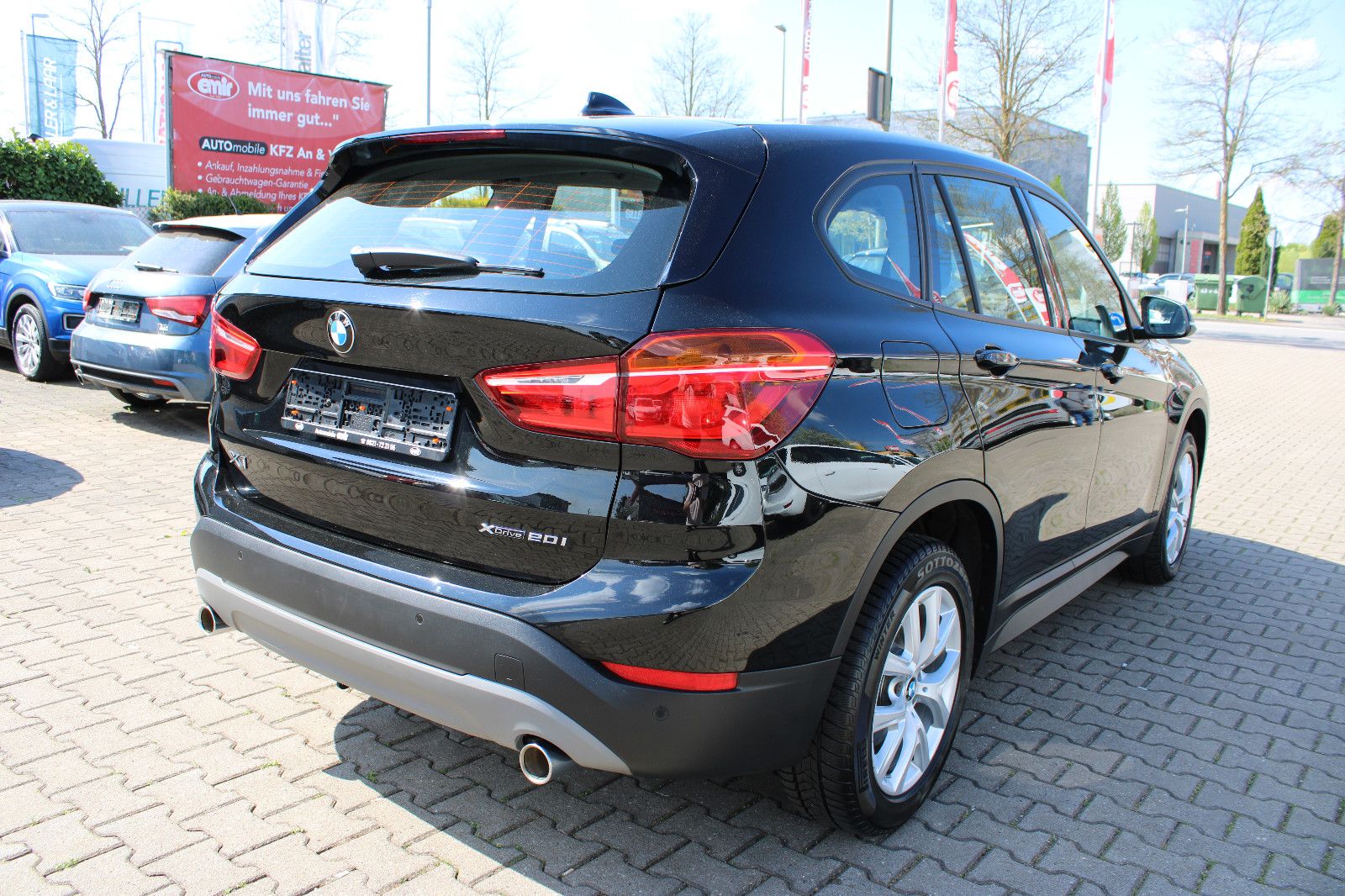 Fahrzeugabbildung BMW X1 xDrive20i Automatik Navi,PDC,SHZ,LED,17 Zoll