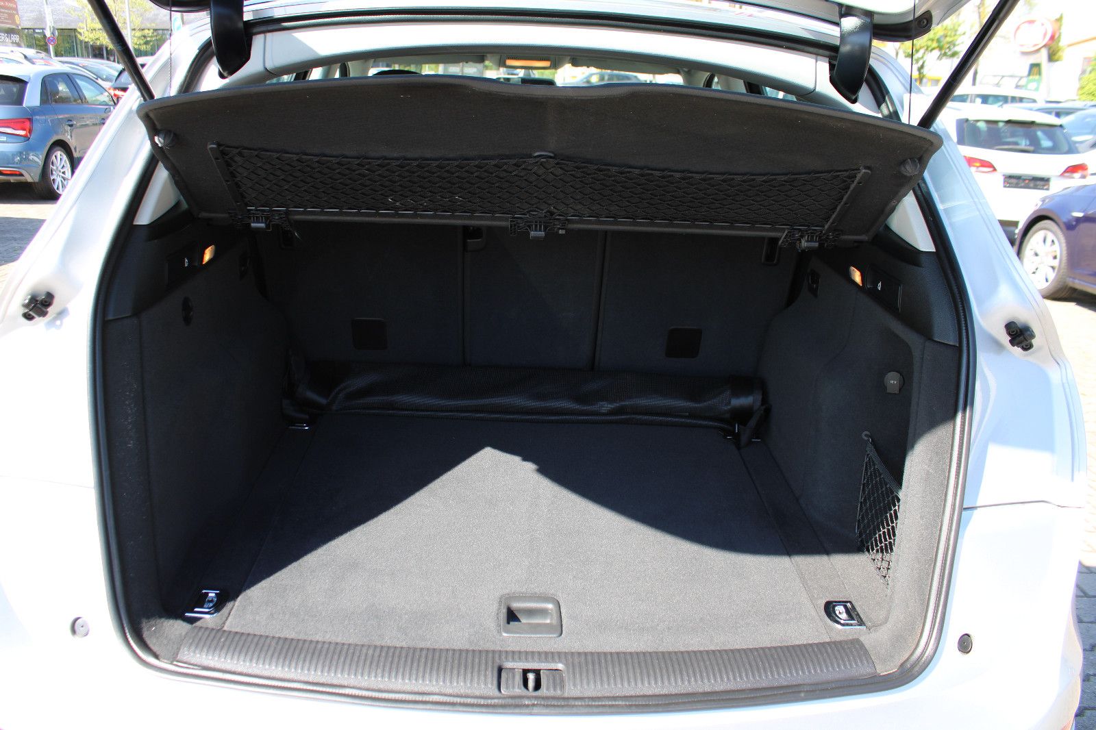 Fahrzeugabbildung Audi Q5 2.0 TDI S tronic quattro PDC,Xenon,SHZ,Navi