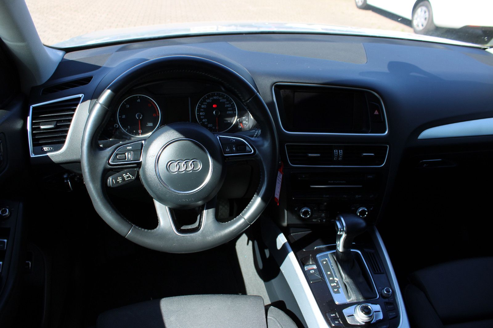 Fahrzeugabbildung Audi Q5 2.0 TDI S tronic quattro PDC,Xenon,SHZ,Navi
