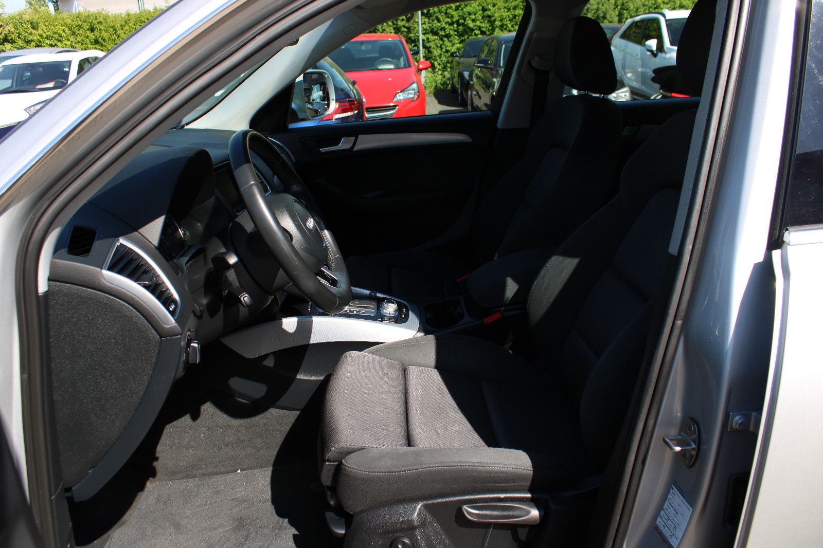 Fahrzeugabbildung Audi Q5 2.0 TDI S tronic quattro PDC,Xenon,SHZ,Navi