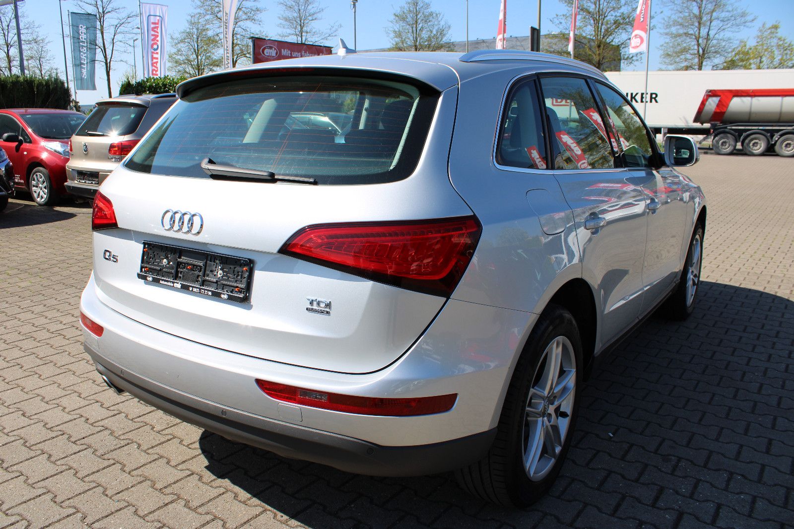 Fahrzeugabbildung Audi Q5 2.0 TDI S tronic quattro PDC,Xenon,SHZ,Navi