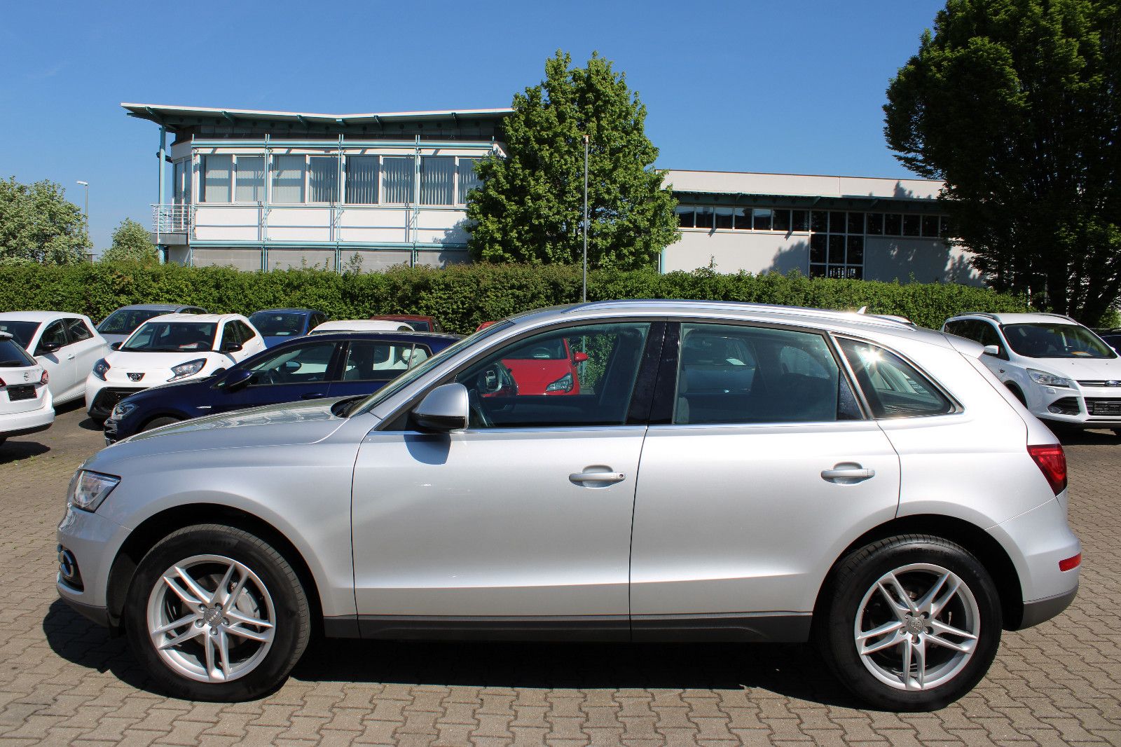 Fahrzeugabbildung Audi Q5 2.0 TDI S tronic quattro PDC,Xenon,SHZ,Navi