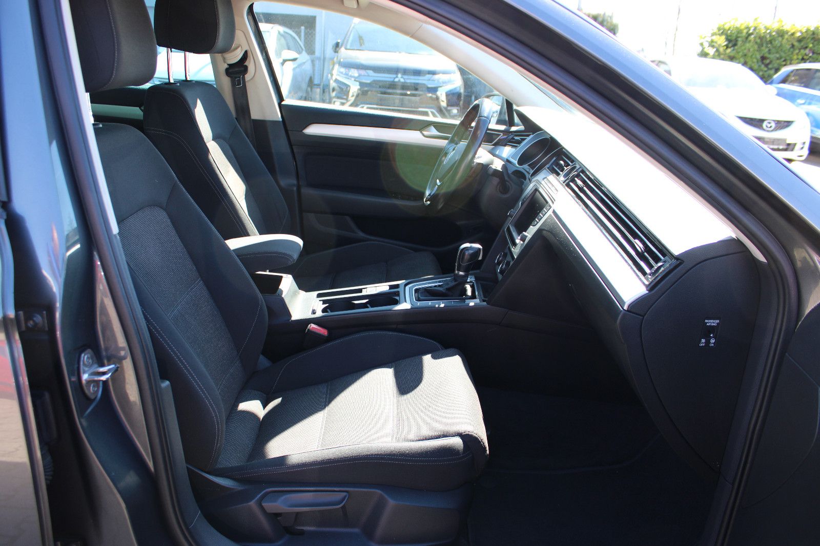Fahrzeugabbildung Volkswagen Passat Variant 2.0 TDI DSG LED,PDC,SHZ,Navi