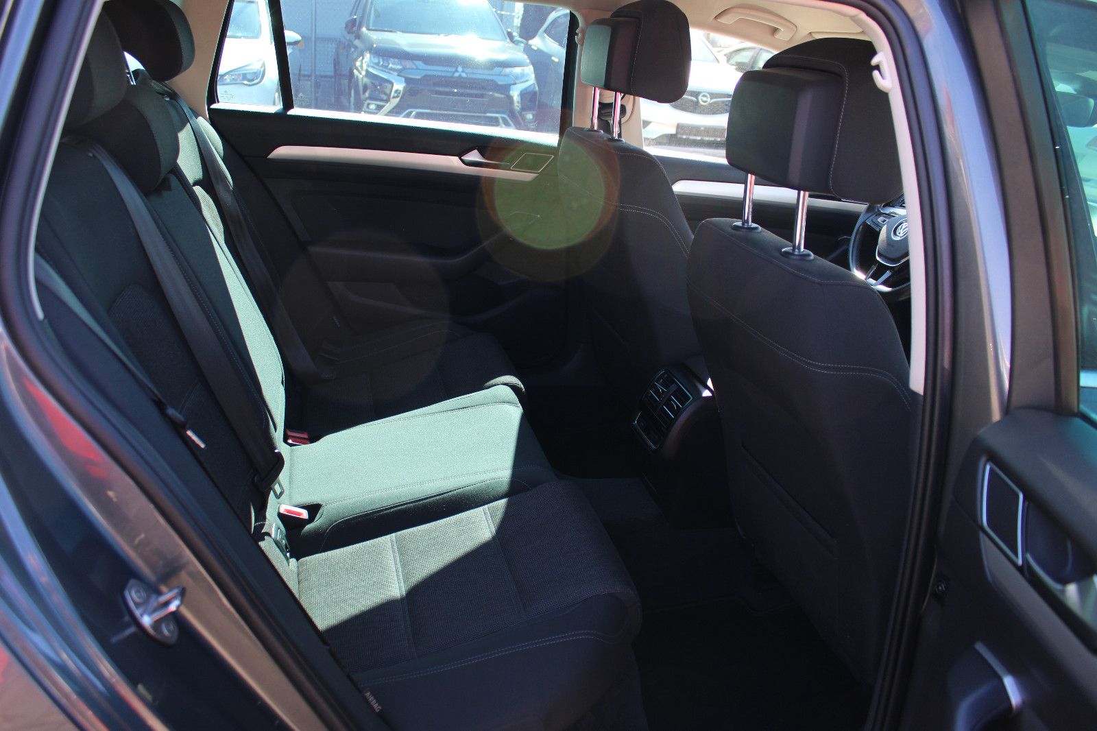 Fahrzeugabbildung Volkswagen Passat Variant 2.0 TDI DSG LED,PDC,SHZ,Navi