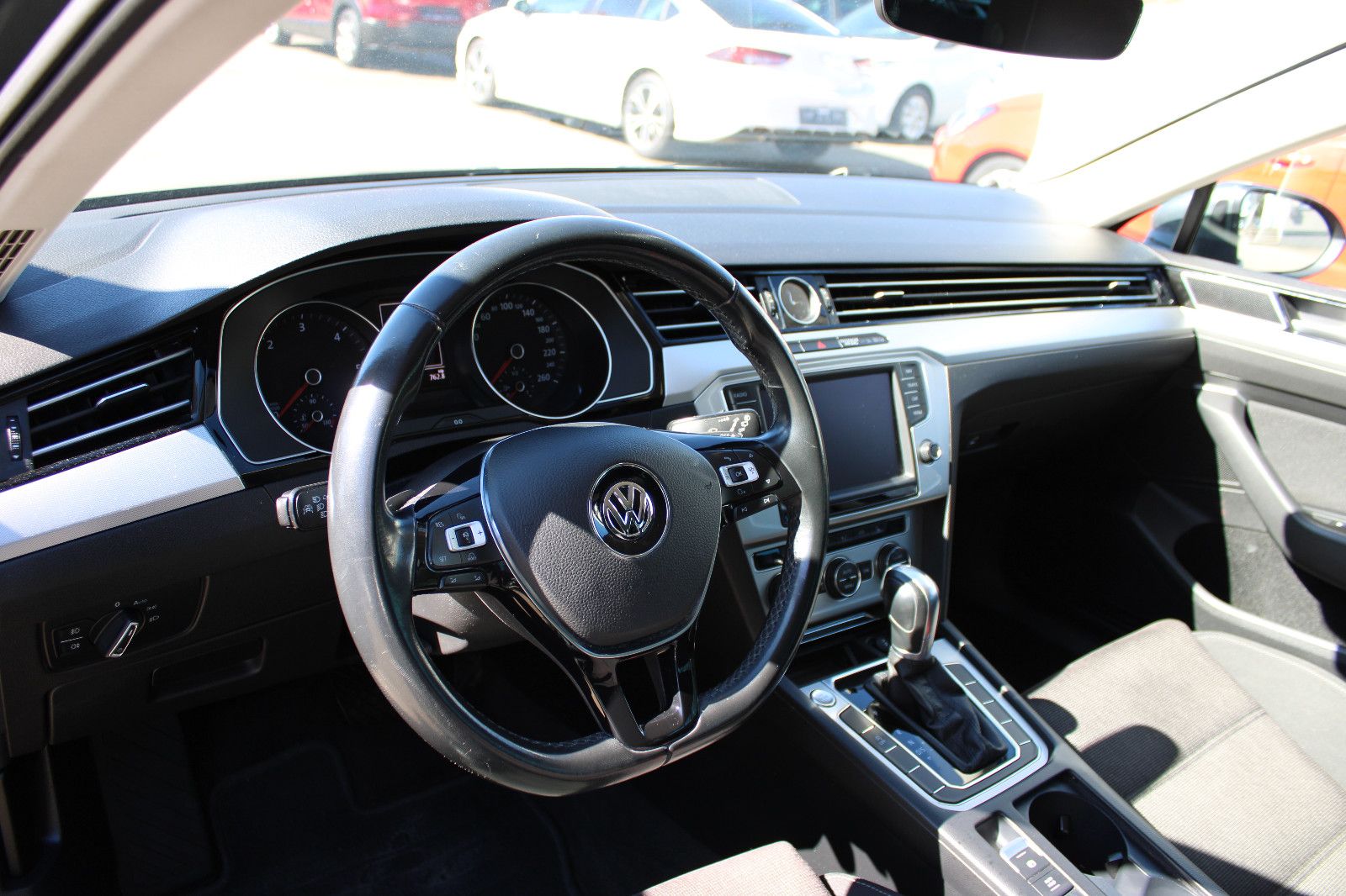 Fahrzeugabbildung Volkswagen Passat Variant 2.0 TDI DSG LED,PDC,SHZ,Navi