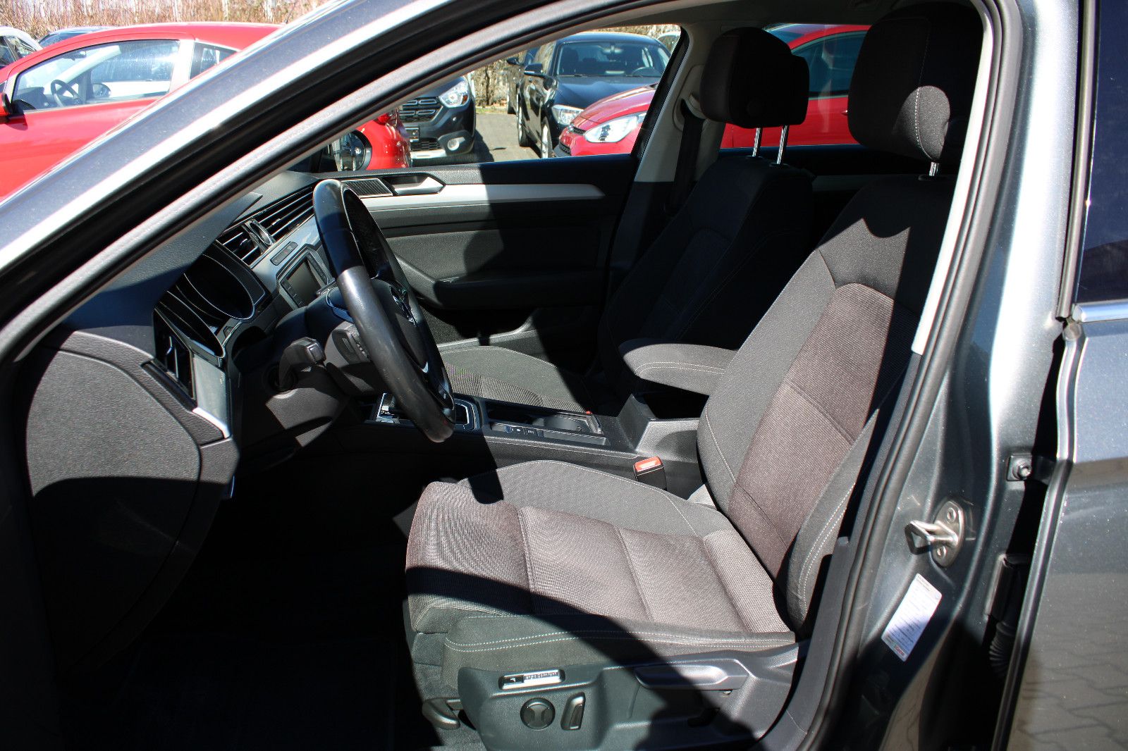Fahrzeugabbildung Volkswagen Passat Variant 2.0 TDI DSG LED,PDC,SHZ,Navi