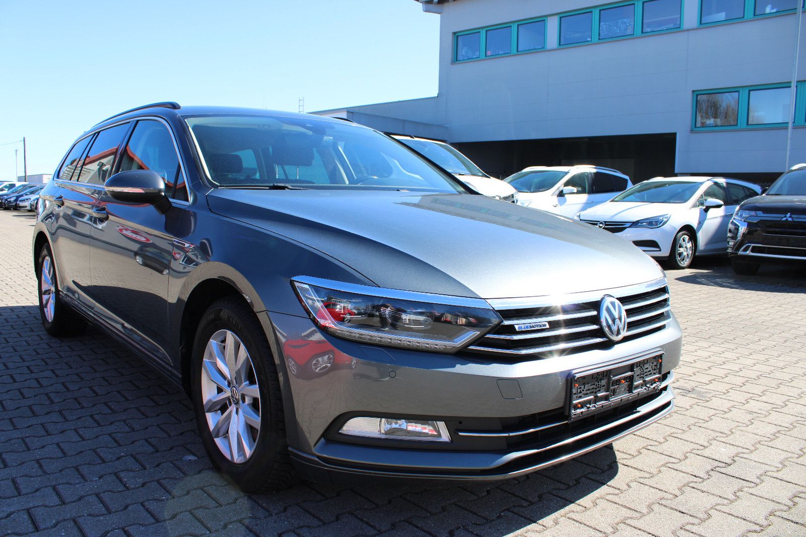 Fahrzeugabbildung Volkswagen Passat Variant 2.0 TDI DSG LED,PDC,SHZ,Navi