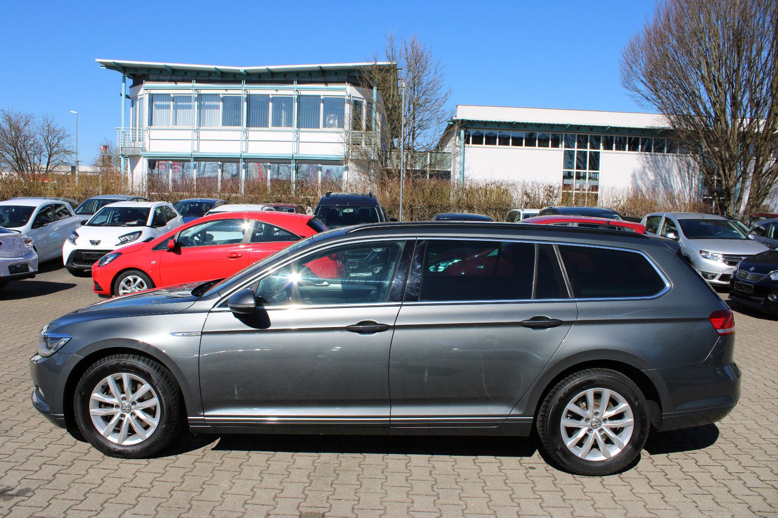 Fahrzeugabbildung Volkswagen Passat Variant 2.0 TDI DSG LED,PDC,SHZ,Navi