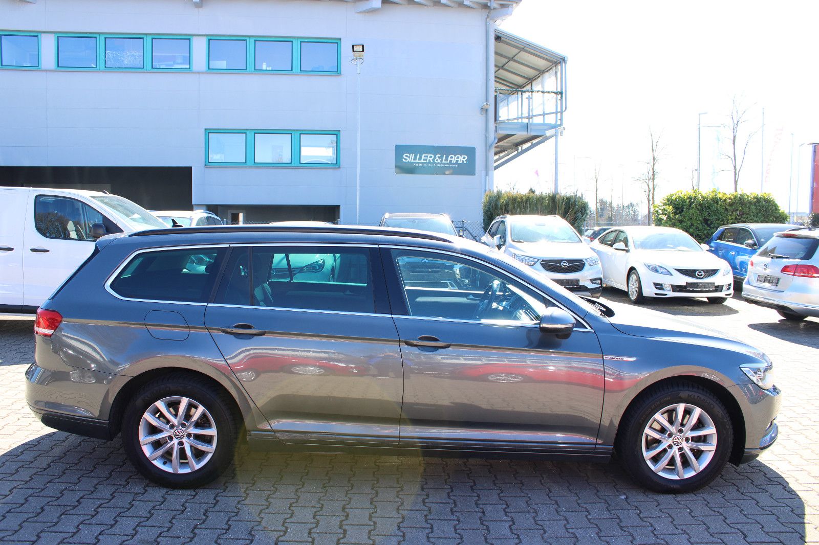 Fahrzeugabbildung Volkswagen Passat Variant 2.0 TDI DSG LED,PDC,SHZ,Navi
