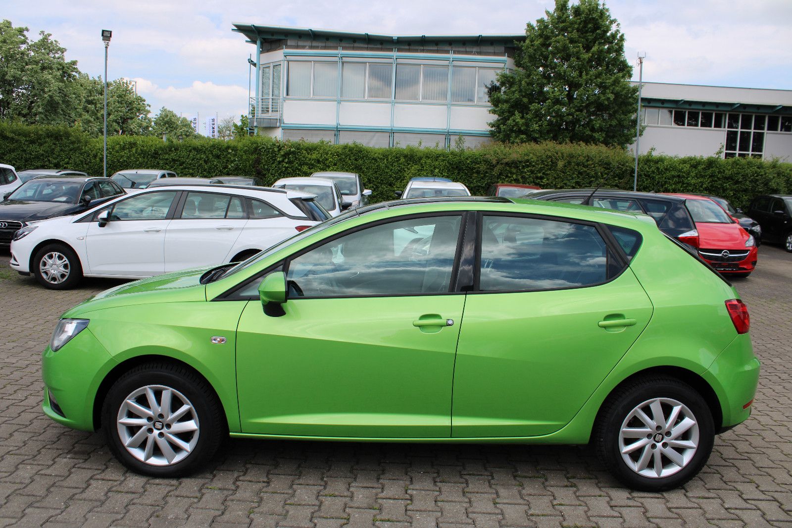 Fahrzeugabbildung SEAT Ibiza 1.6 TDI Style 4YOU Navi,PDC,Schiebedach,SH