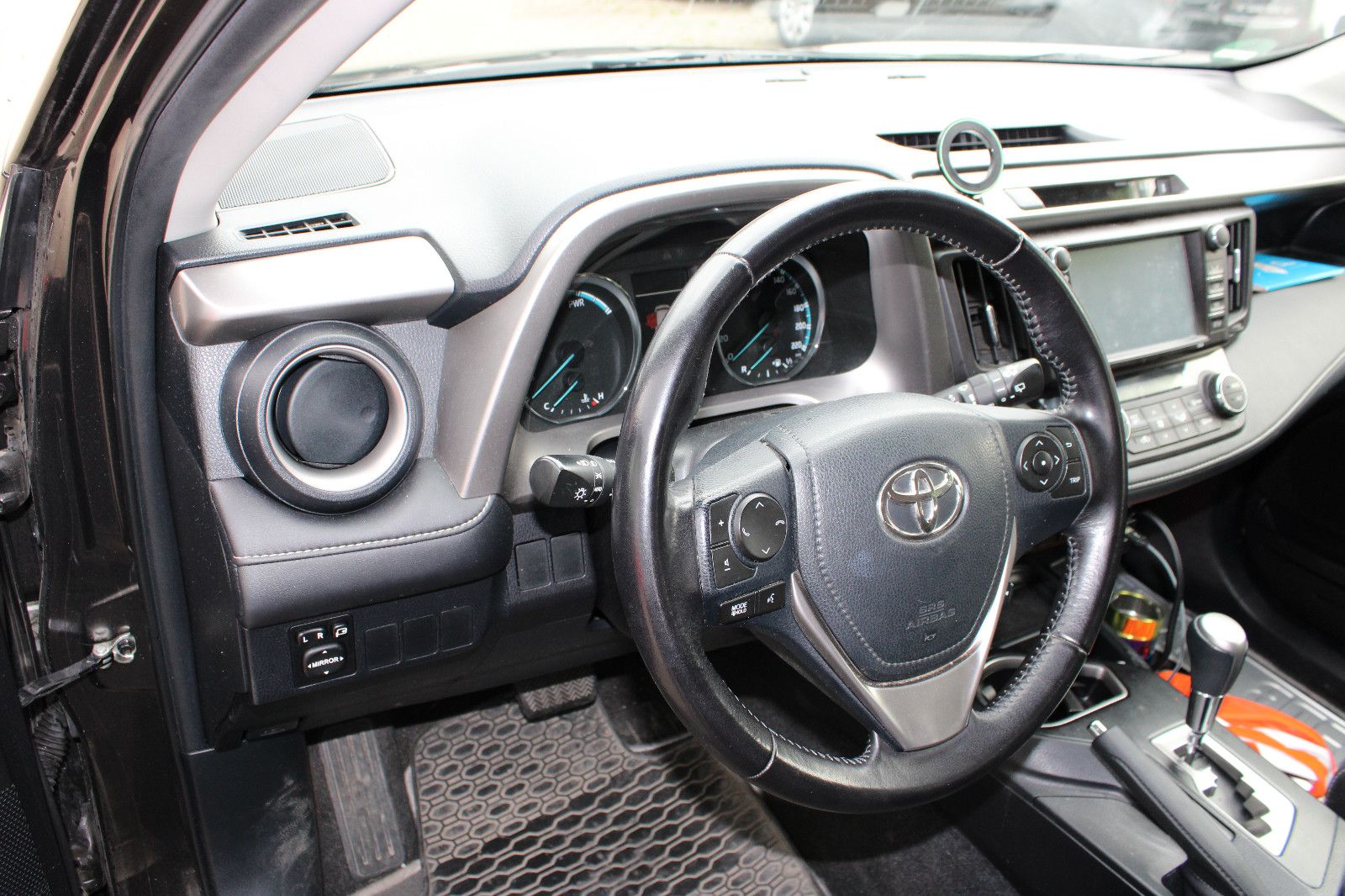 Fahrzeugabbildung Toyota RAV 4 RAV4 Hybrid Comfort