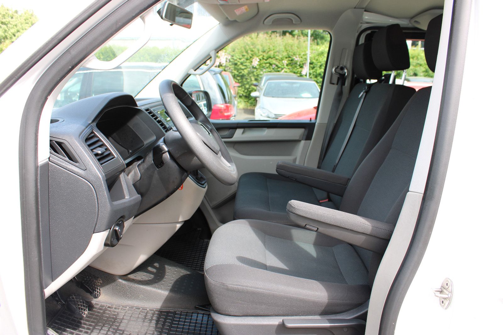 Fahrzeugabbildung Volkswagen T6 Transporter 9.Sitzer Lang Klima,AHK