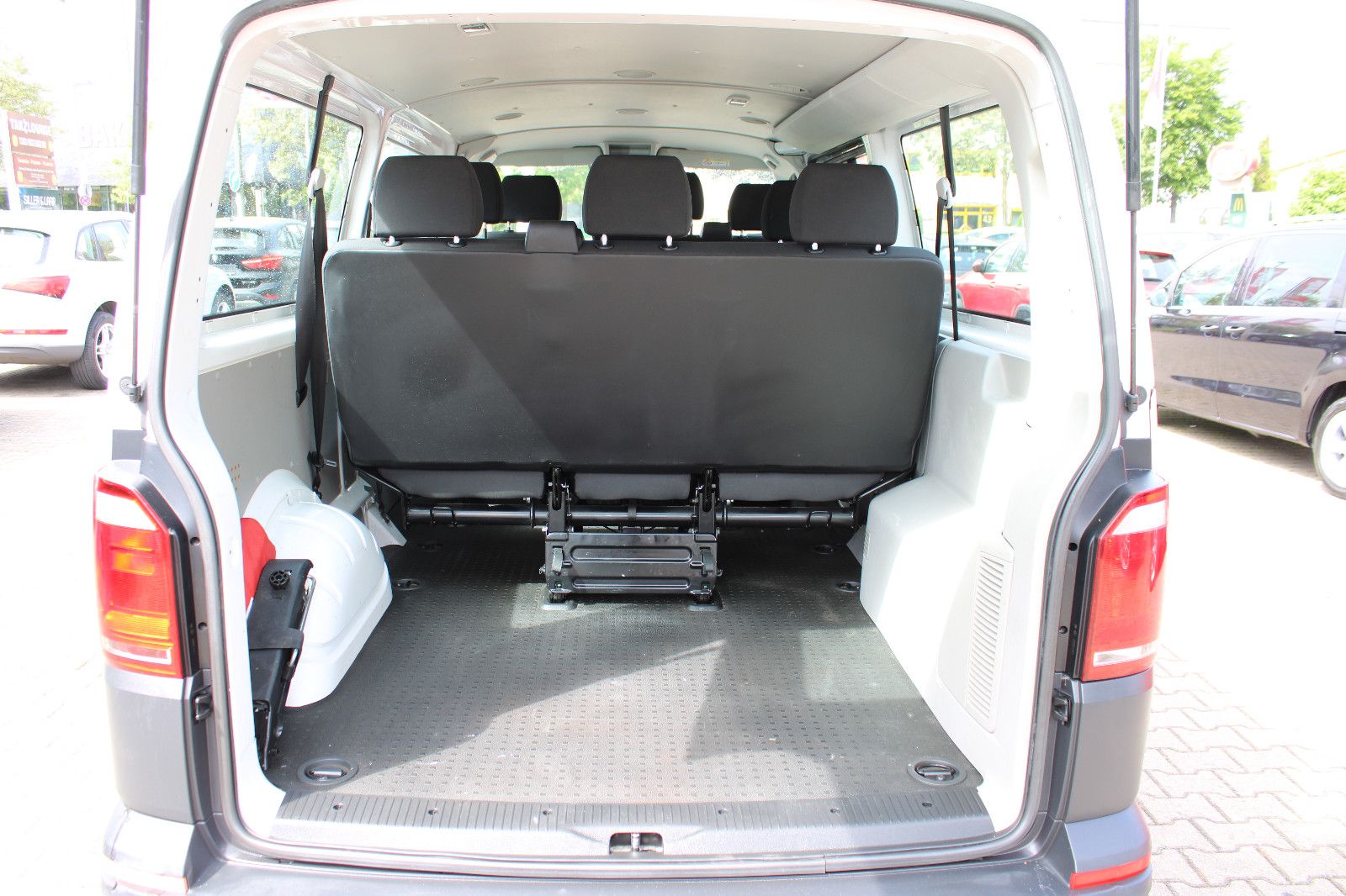 Fahrzeugabbildung Volkswagen T6 Transporter 9.Sitzer Lang Klima,AHK