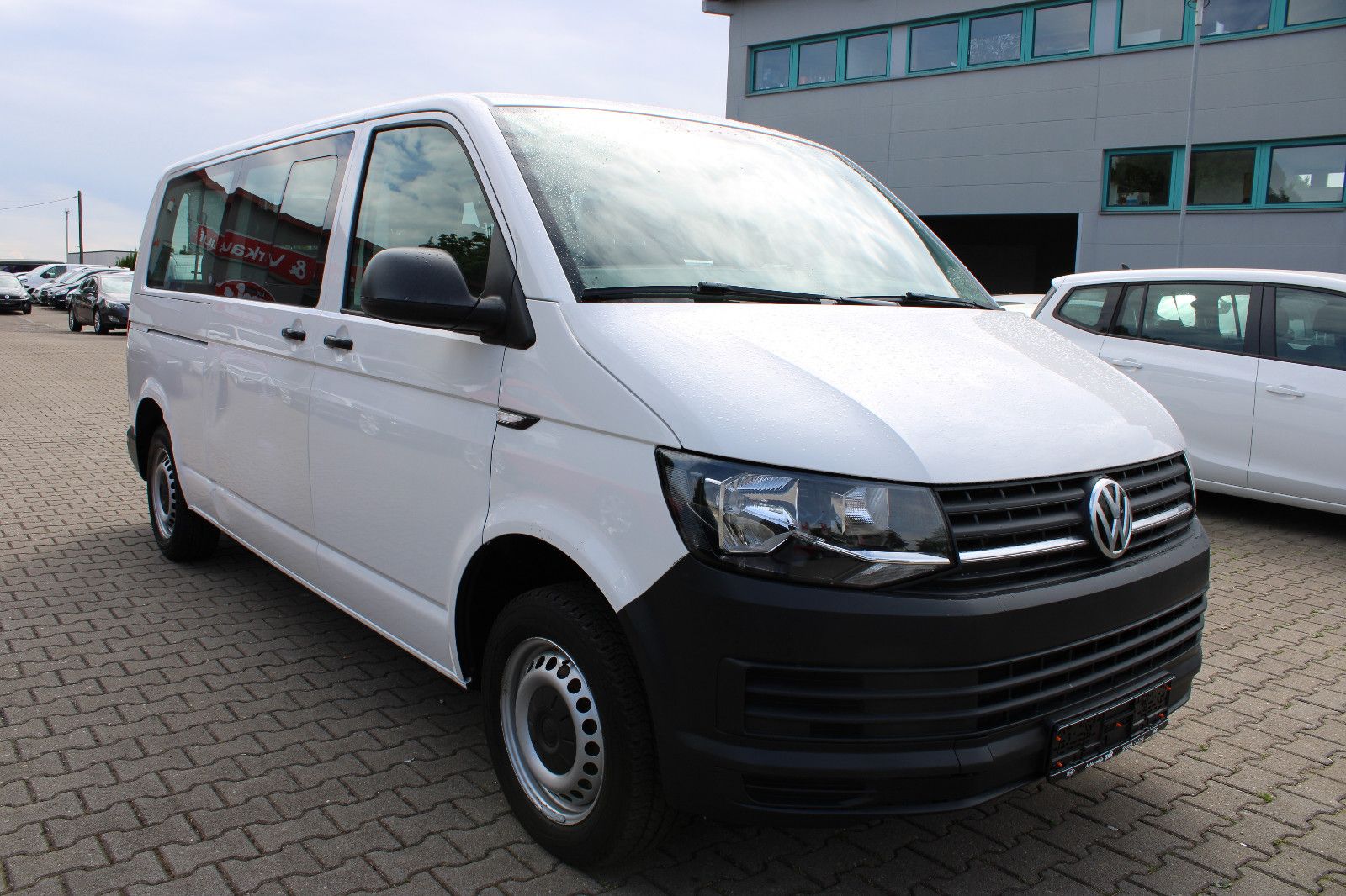 Fahrzeugabbildung Volkswagen T6 Transporter 9.Sitzer Lang Klima,AHK