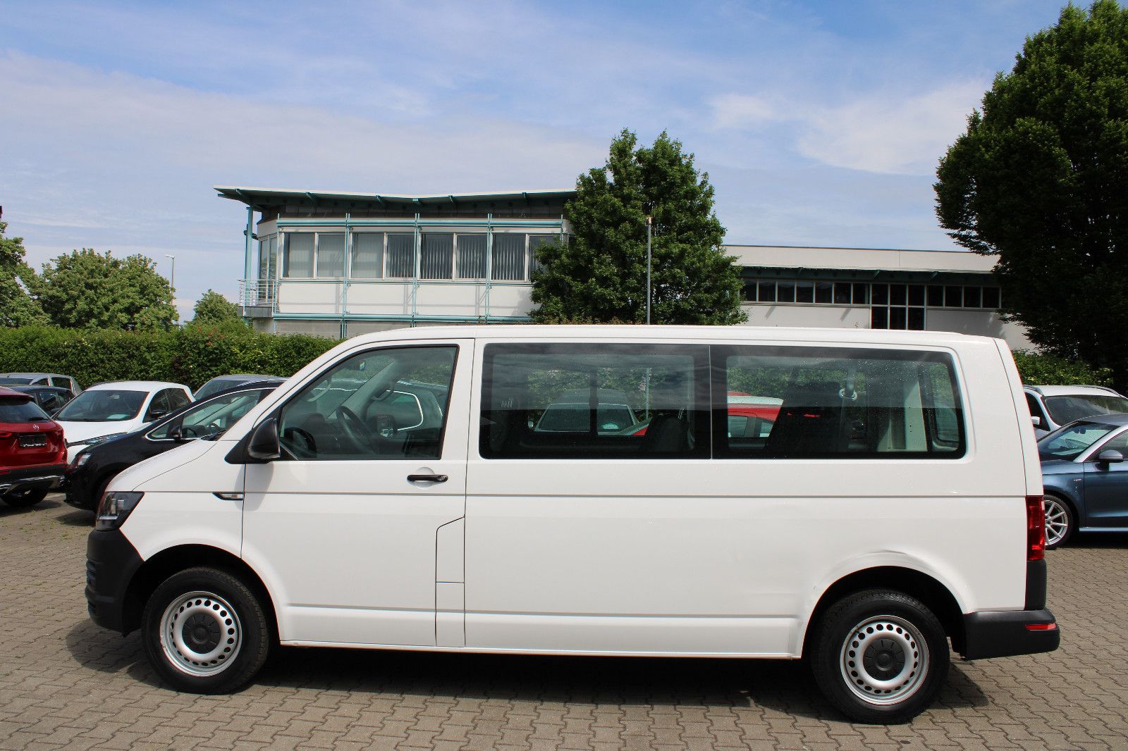 Fahrzeugabbildung Volkswagen T6 Transporter 9.Sitzer Lang Klima,AHK