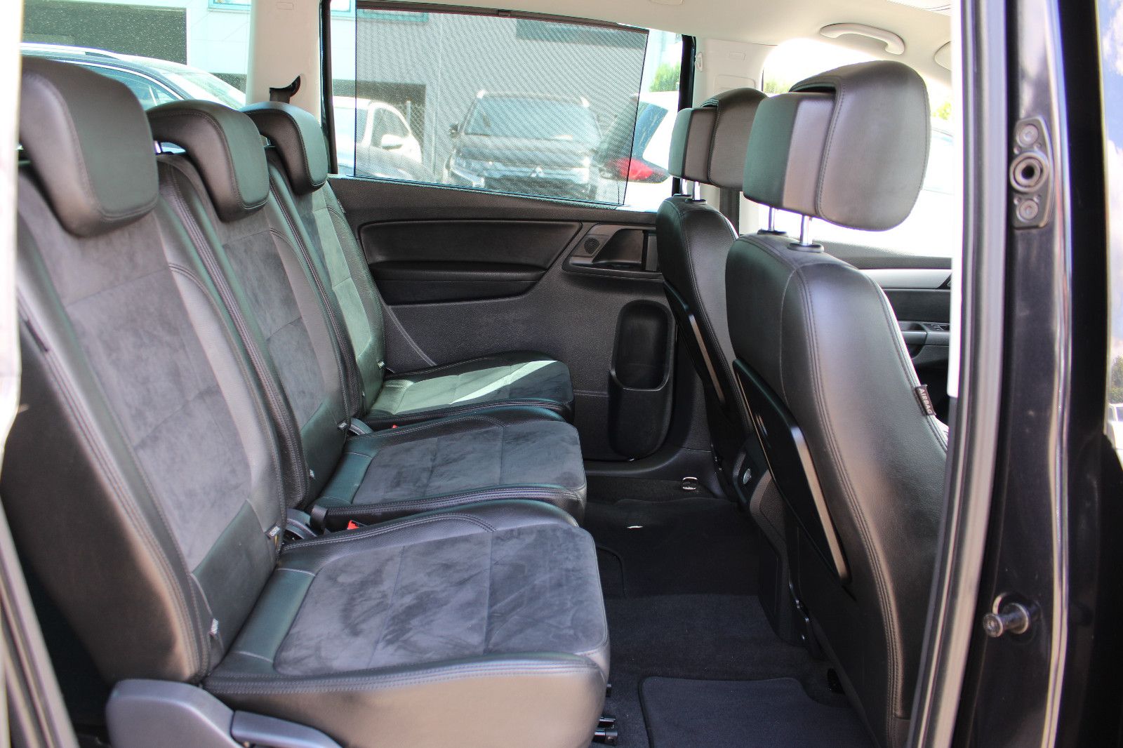 Fahrzeugabbildung Volkswagen Sharan 2.0 TDI DSG Navi,Xenon,Kamera,AHK,Leder